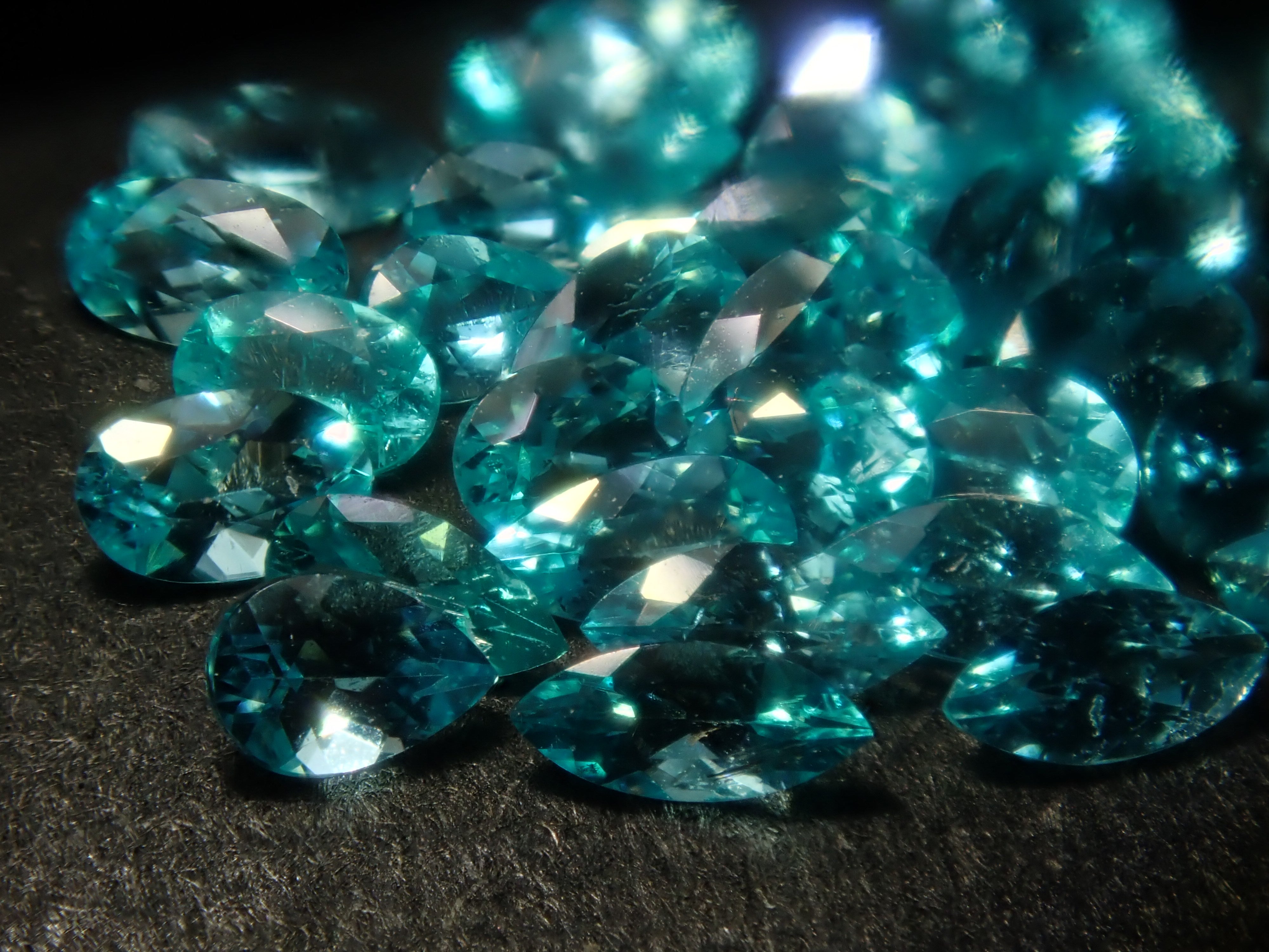 【3月7日晚間10點開賣】限量版(36顆)巴西帕拉伊巴碧璽(巴塔利亞礦)扭蛋💎 原價:¥45,800(含分揀及未加熱原石)【多買有優惠】