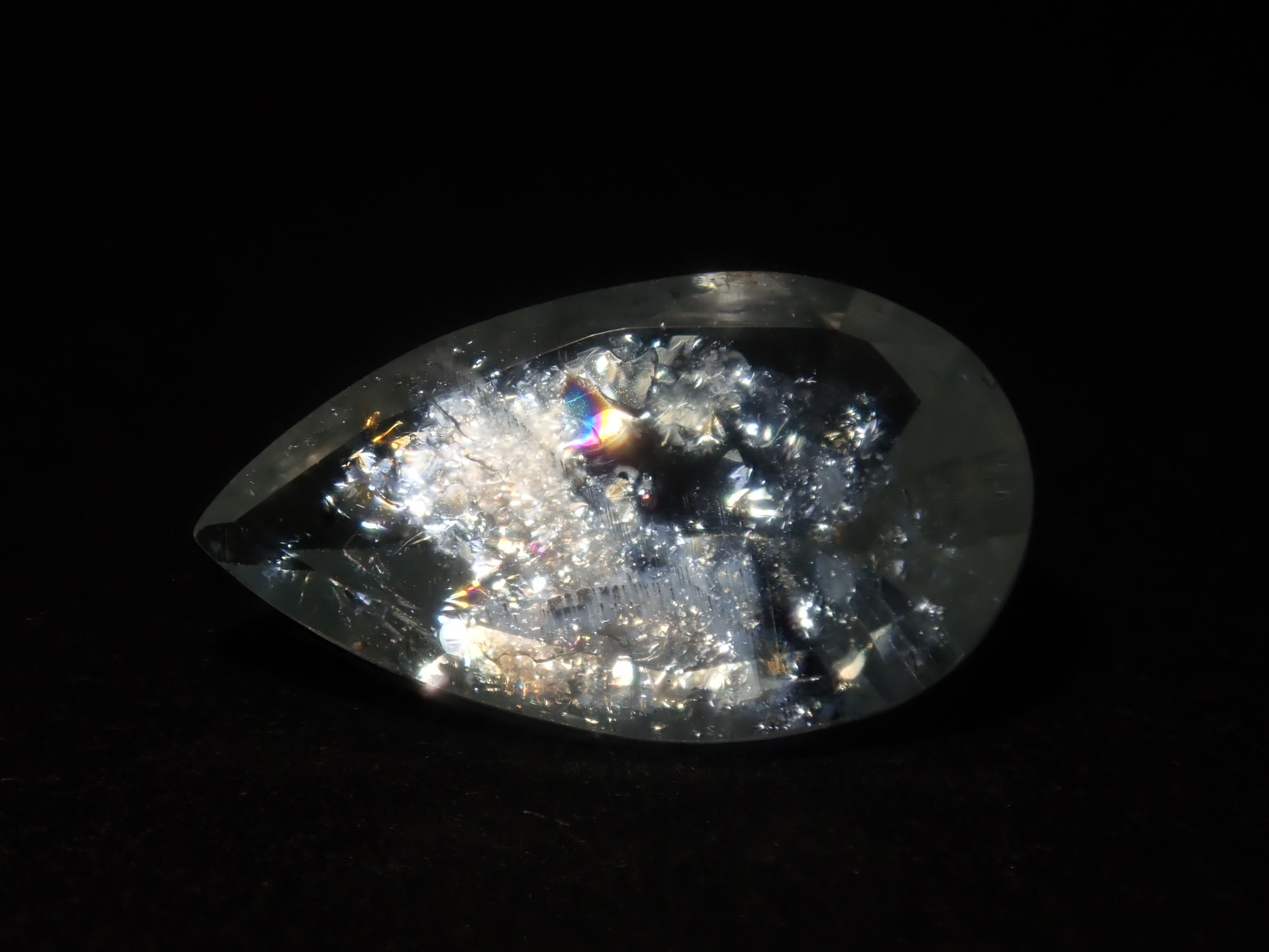 【8/31 22時販売】《限定9石》ブラジル産レインボーアクアマリン1石ルース(平均1.0ct,ペアシェプカット)《複数購入割引有》