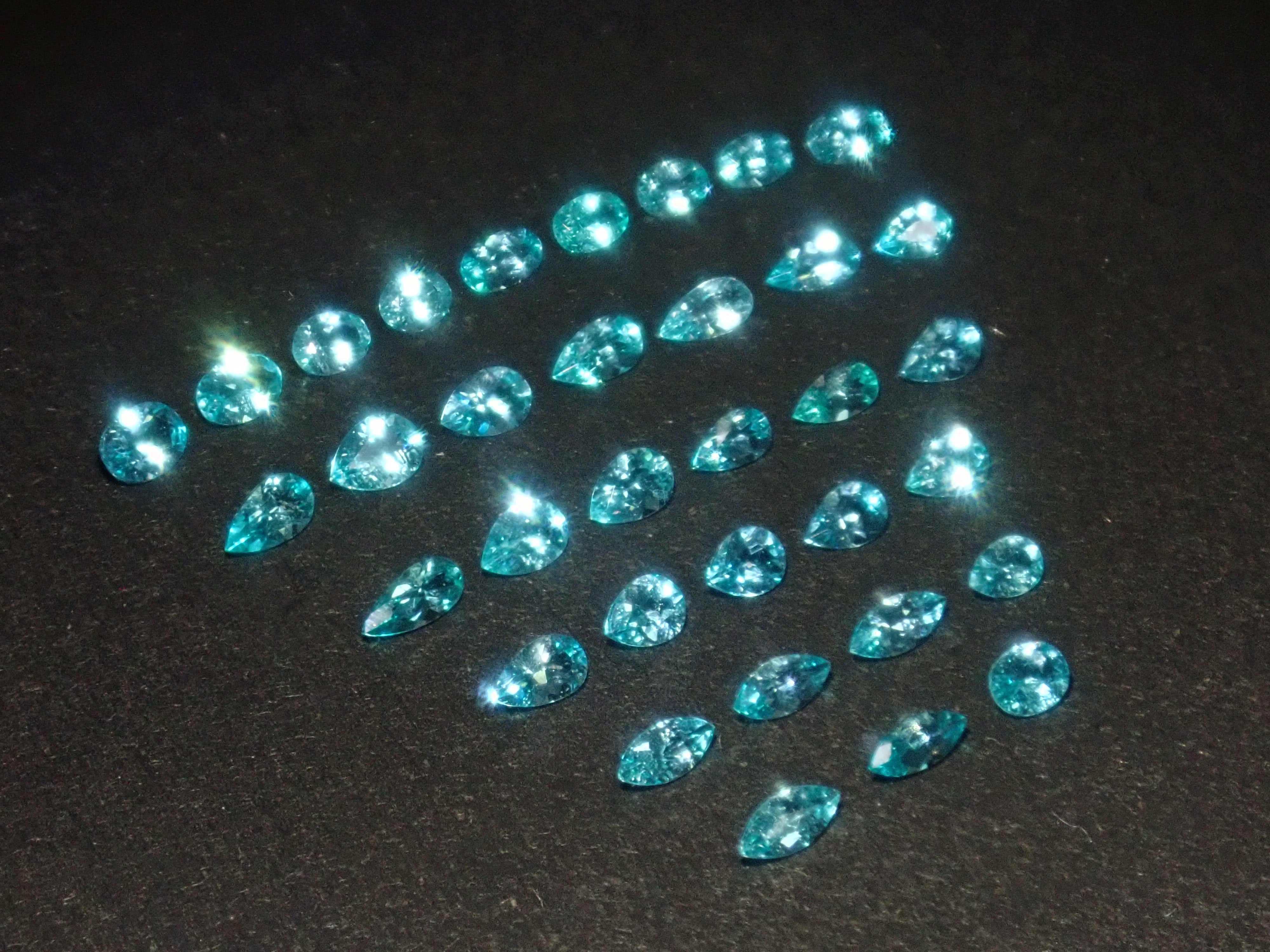 【3月7日晚間10點開賣】限量版(36顆)巴西帕拉伊巴碧璽(巴塔利亞礦)扭蛋💎 原價:¥45,800(含分揀及未加熱原石)【多買有優惠】