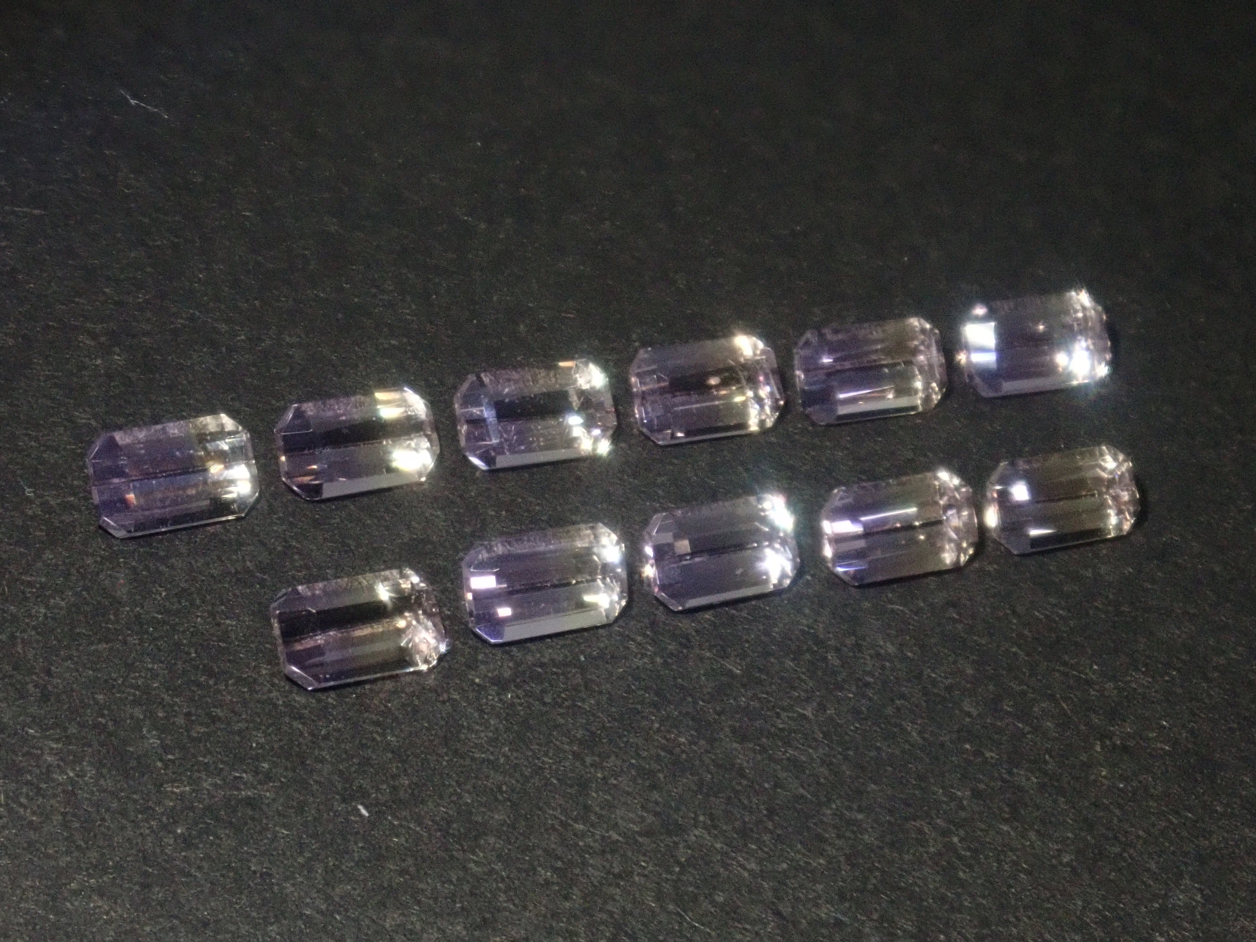 【6/13 22時販売】《限定11石》通常29,800円のアメトリンの桜型の甲州貴石切子plusthreeを含むお花のカットのガチャ(おまけにミニトリン1石付き)《複数購入割引有》
