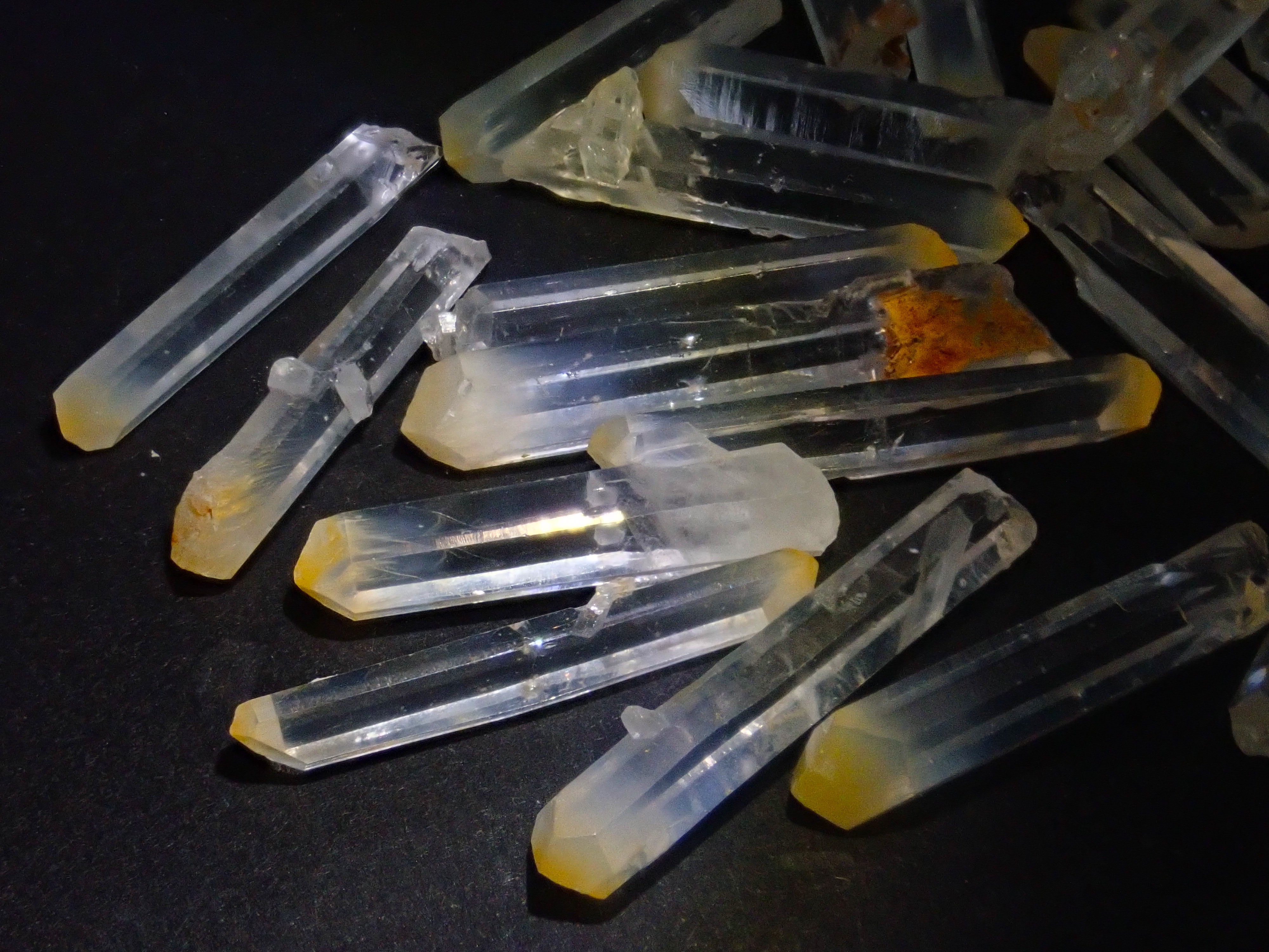 數量有限:哥倫比亞芒果石英(小尺寸 - 纖薄型)可享多次購買折扣