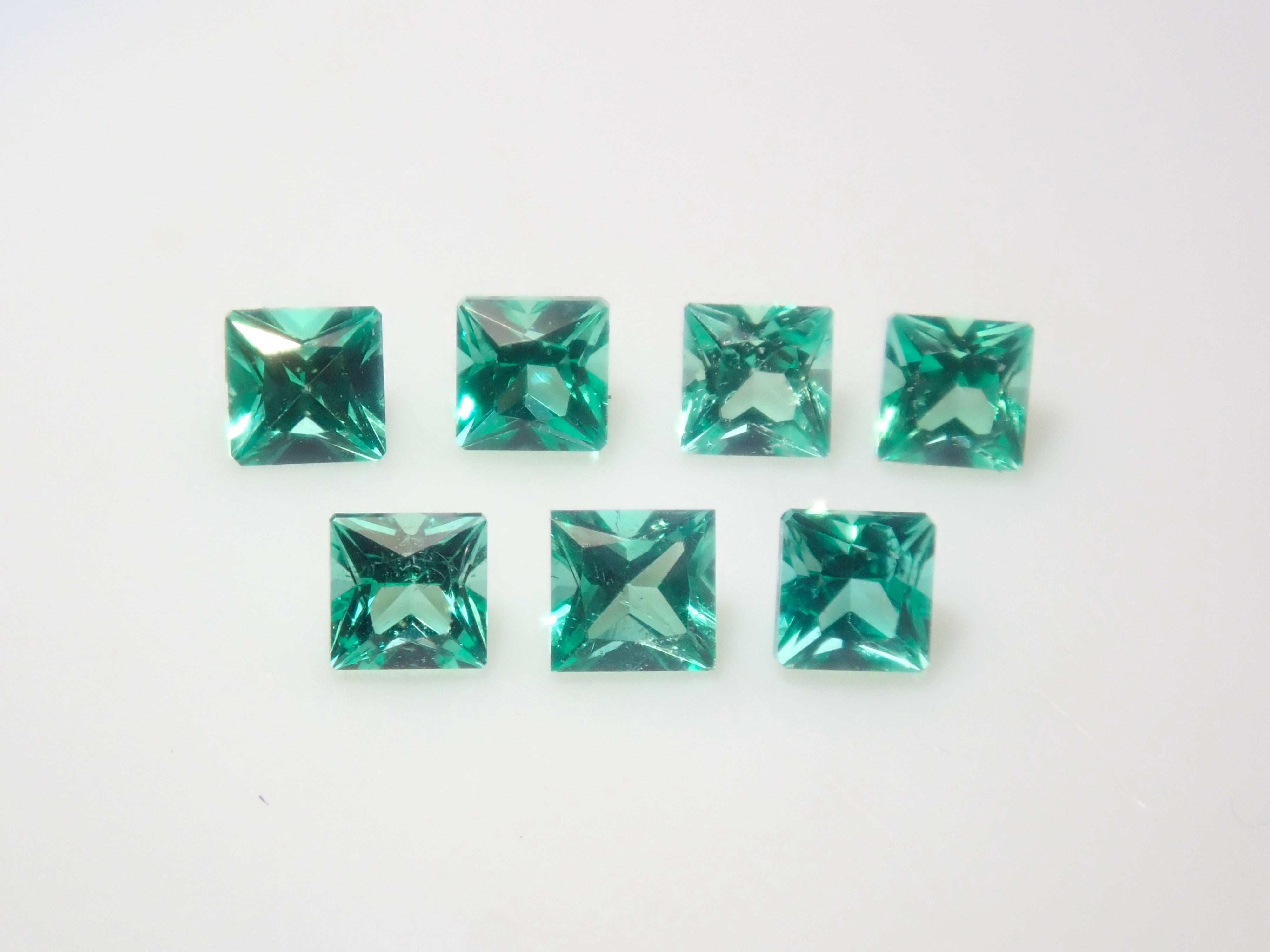 【9/5 22時販売】《限定7石》ロシア産ノンオイルエメラルド1石ルース(1.6-1.7mm,プリンセスカット)《複数購入割引有》