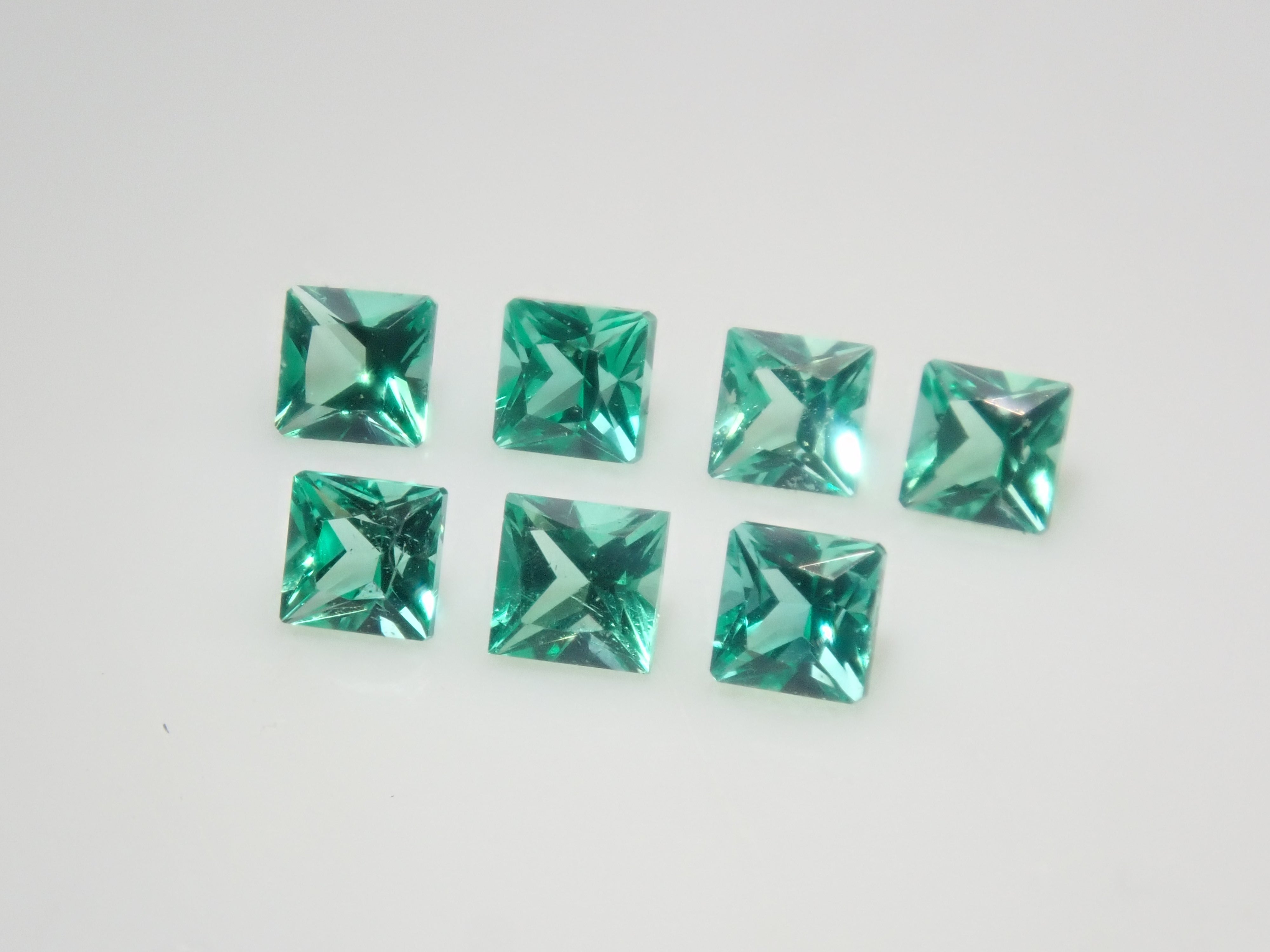 【9/5 22時販売】《限定7石》ロシア産ノンオイルエメラルド1石ルース(1.6-1.7mm,プリンセスカット)《複数購入割引有》