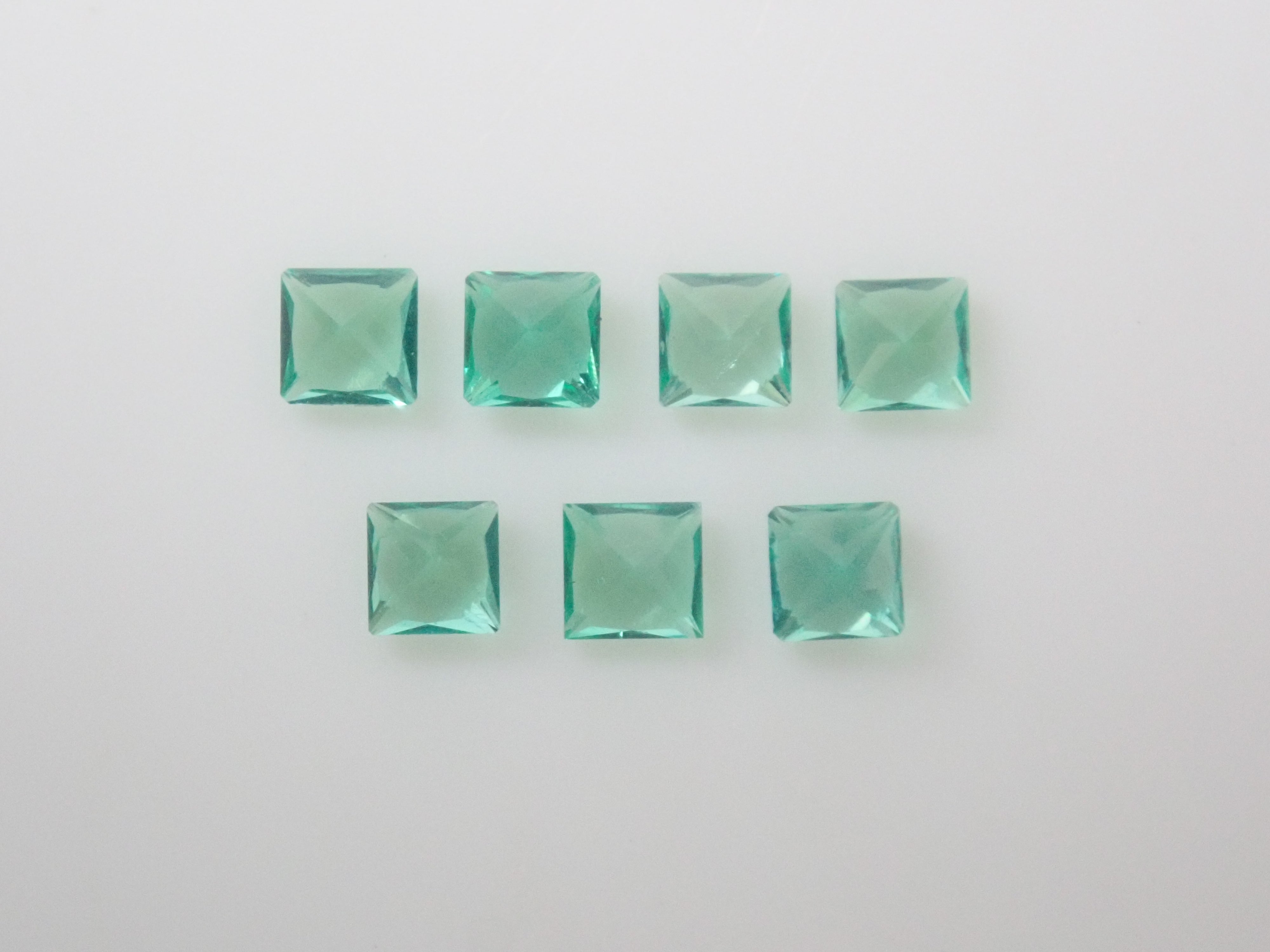 【9/5 22時販売】《限定7石》ロシア産ノンオイルエメラルド1石ルース(1.6-1.7mm,プリンセスカット)《複数購入割引有》