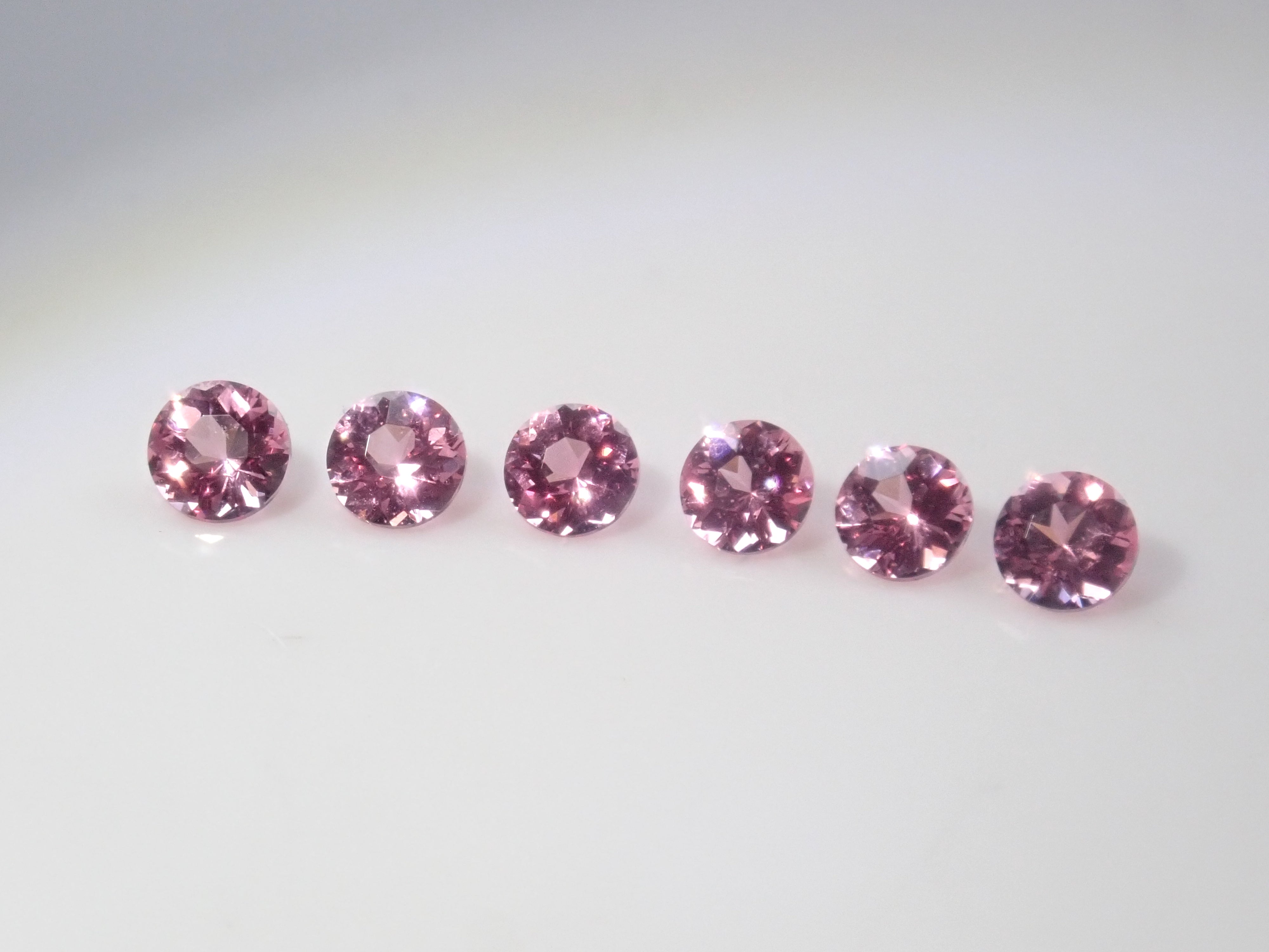 【2/1 22時販売】《限定6石》タンザニア・マヘンゲ産ピンクスピネル1石ルース(ラウンドカット,3.0mm)《複数購入割引有》