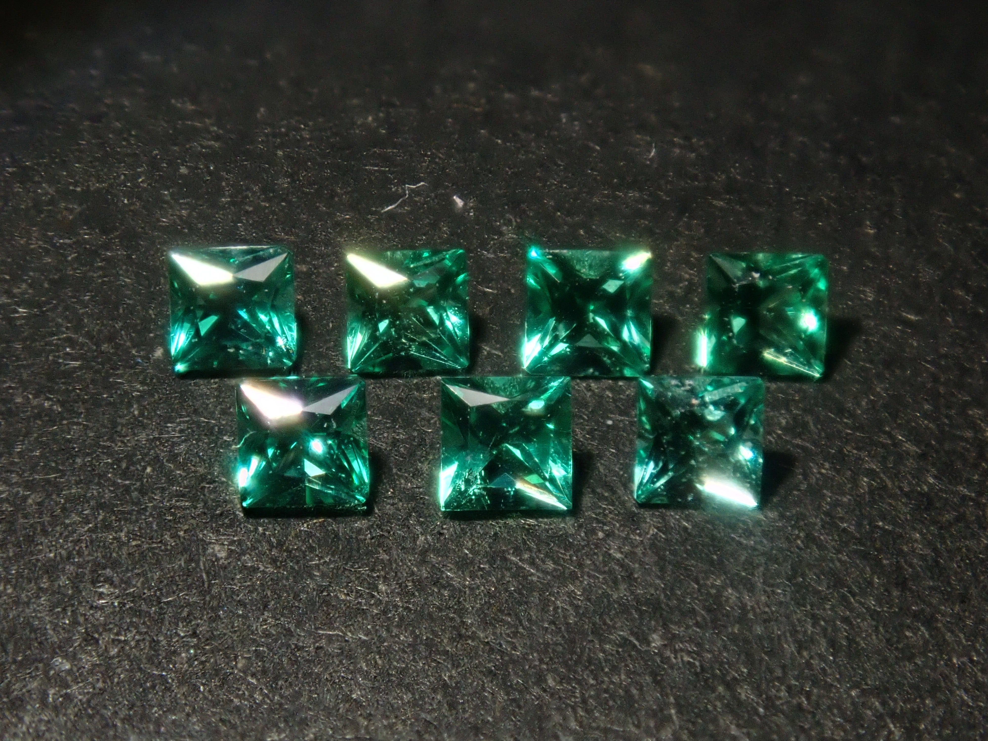 【9/5 22時販売】《限定7石》ロシア産ノンオイルエメラルド1石ルース(1.6-1.7mm,プリンセスカット)《複数購入割引有》