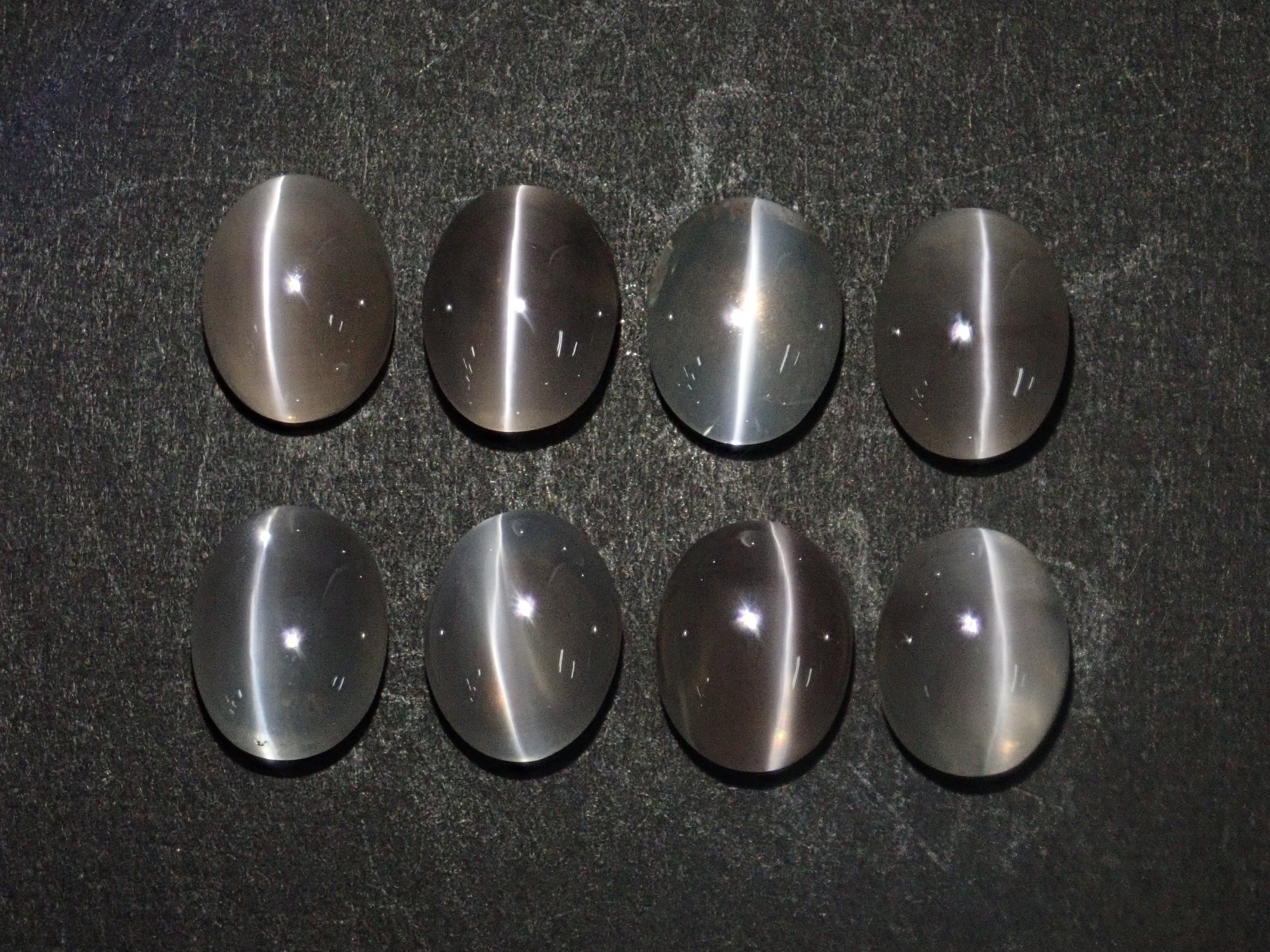 《限量8顆》印度矽線石貓眼1顆散裝(9 x 7mm)《多買有折扣》