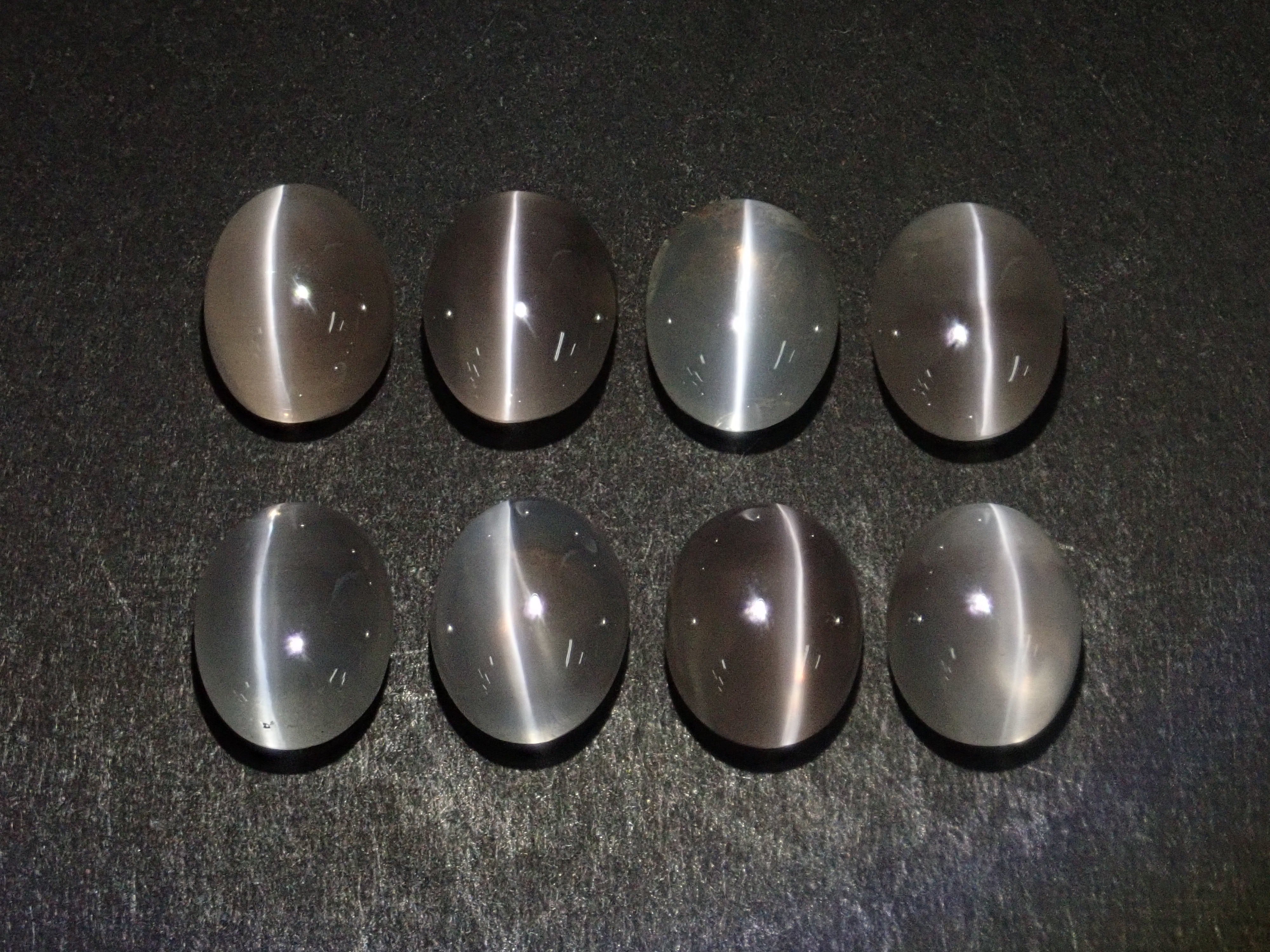 《限量8顆》印度矽線石貓眼1顆散裝(9 x 7mm)《多買有折扣》