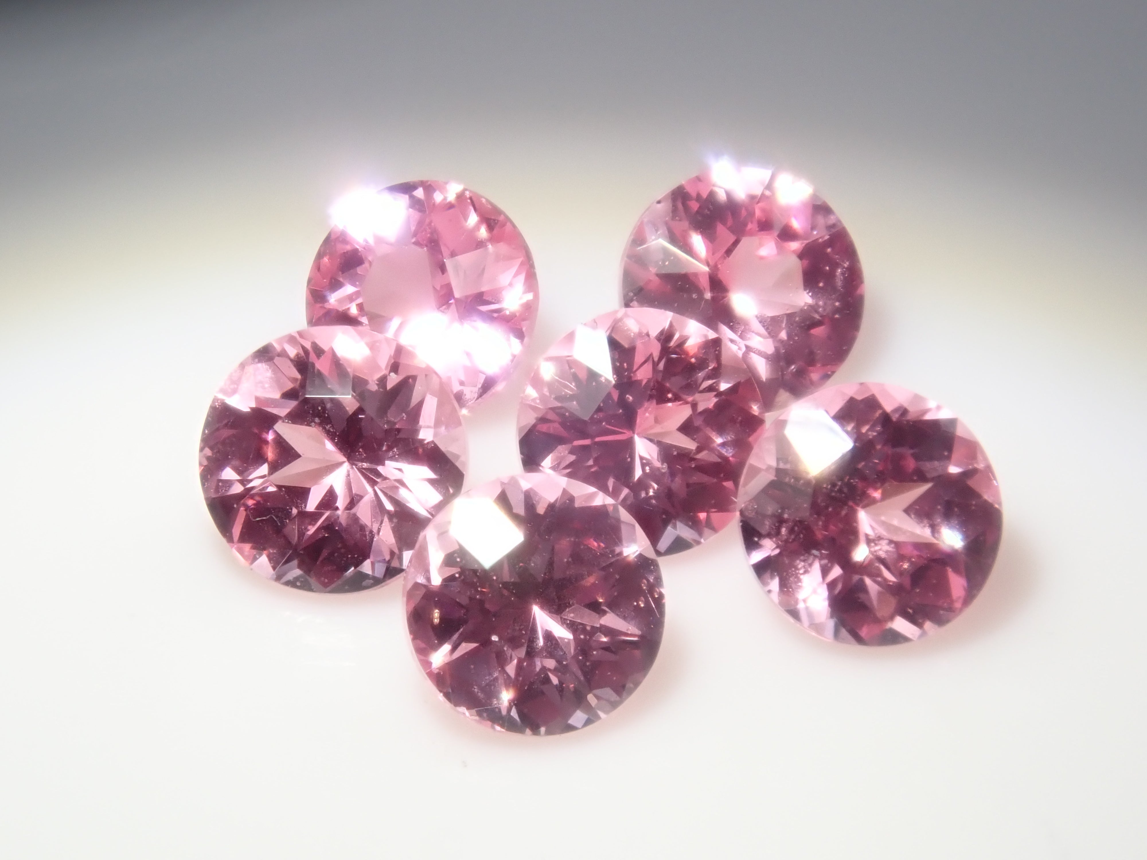 【2/1 22時販売】《限定6石》タンザニア・マヘンゲ産ピンクスピネル1石ルース(ラウンドカット,3.0mm)《複数購入割引有》