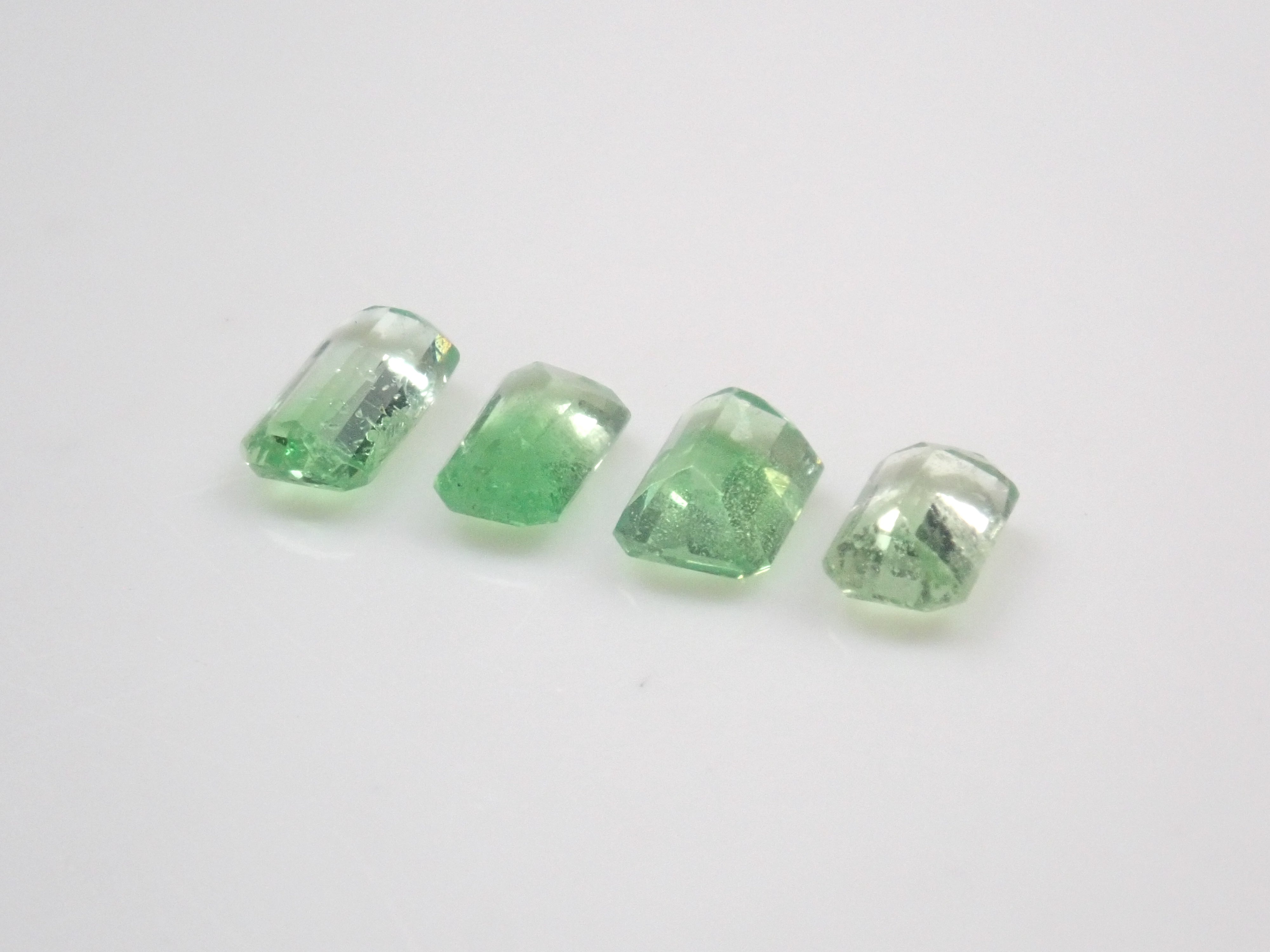 《限定4石》タンザニア産バイカラーグロッシュラーガーネット1石《複数購入割引有》