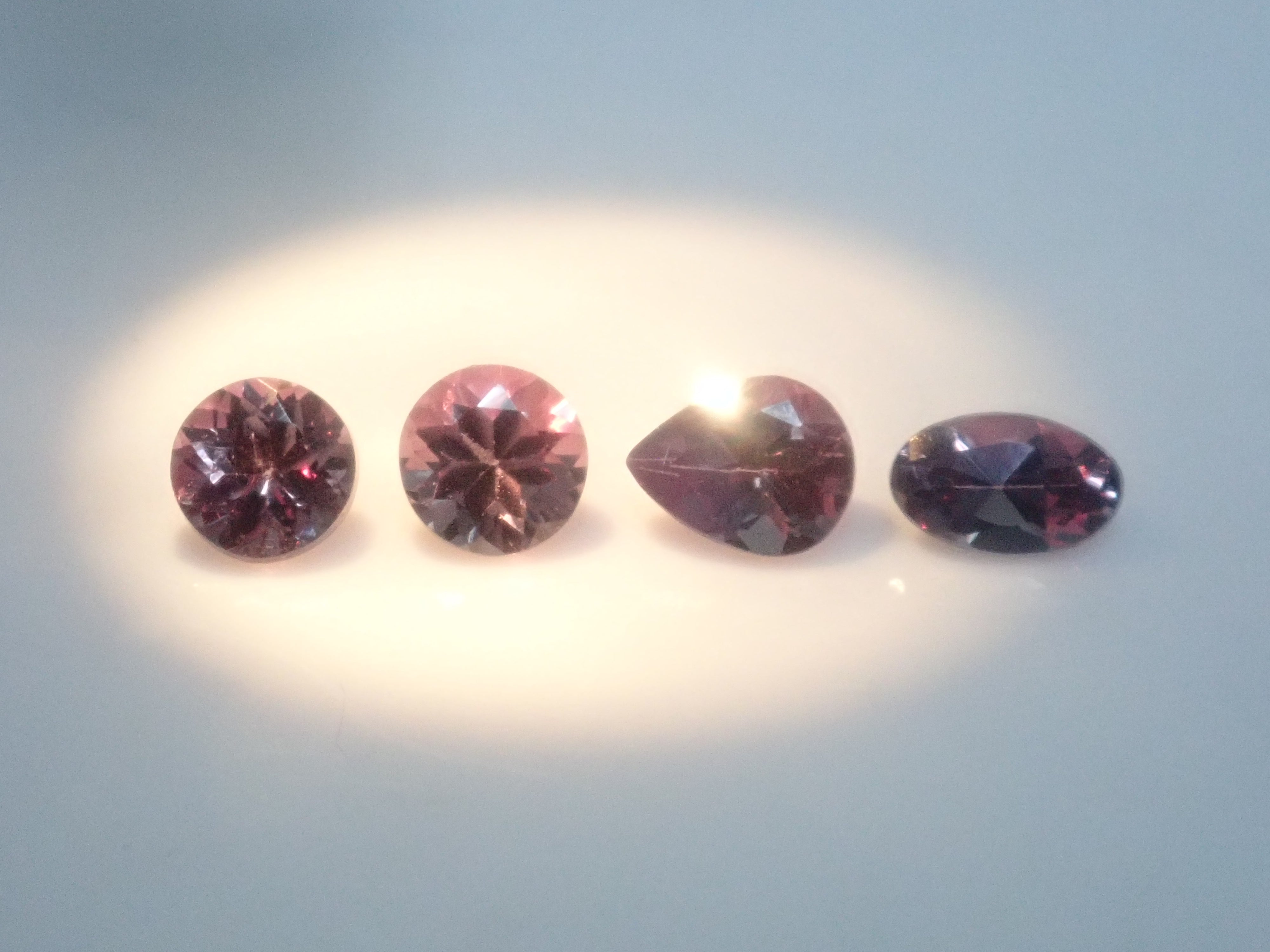 【1/30 22時販売】《限定10石》カラーチェンジ宝石ガチャ💎通常25,800円のミャンマー産カラーチェンジジルコン、ローズカットのアレキサンドライト1石ルース《複数購入割引有》