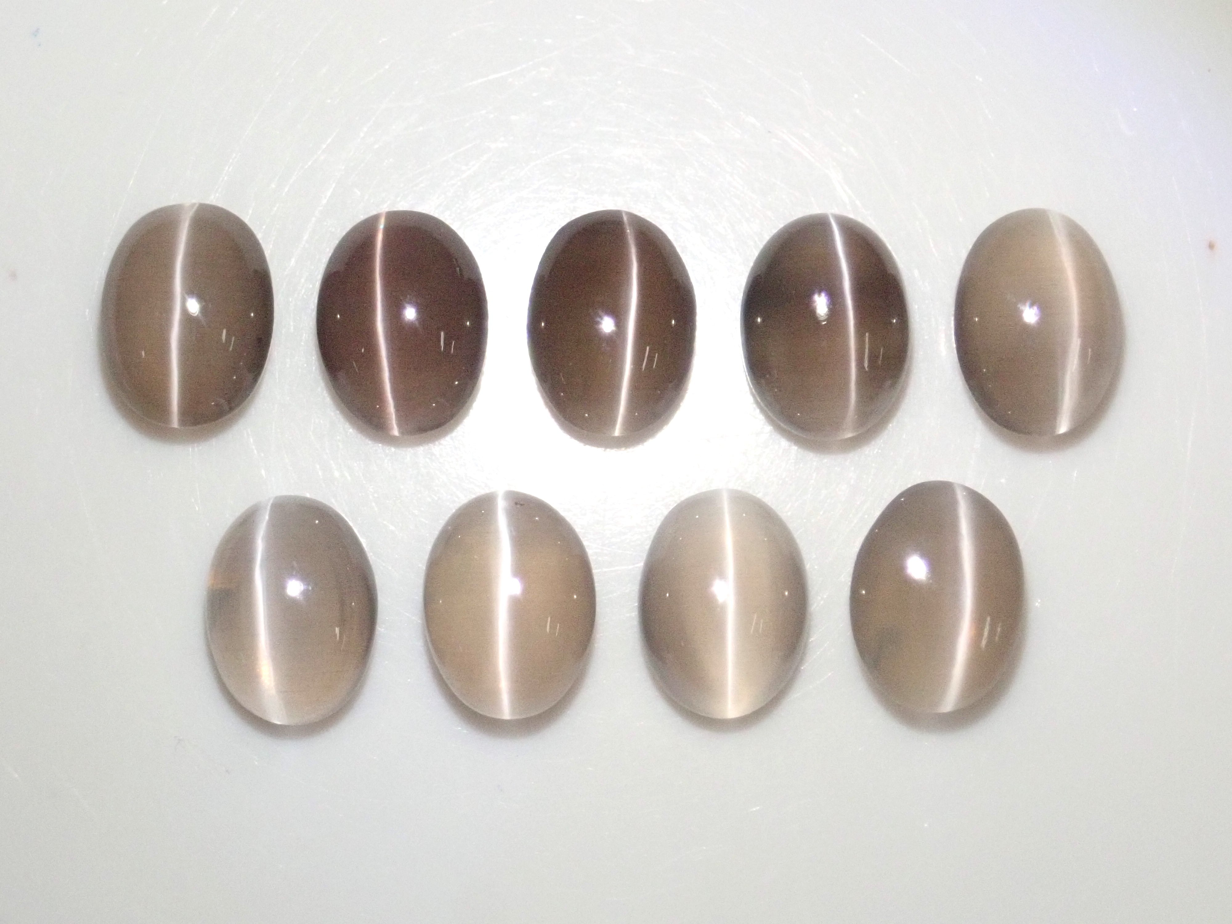 《限量 9 顆》印度矽線石貓眼 1 顆散裝(8 x 6 毫米)《多買有折扣》