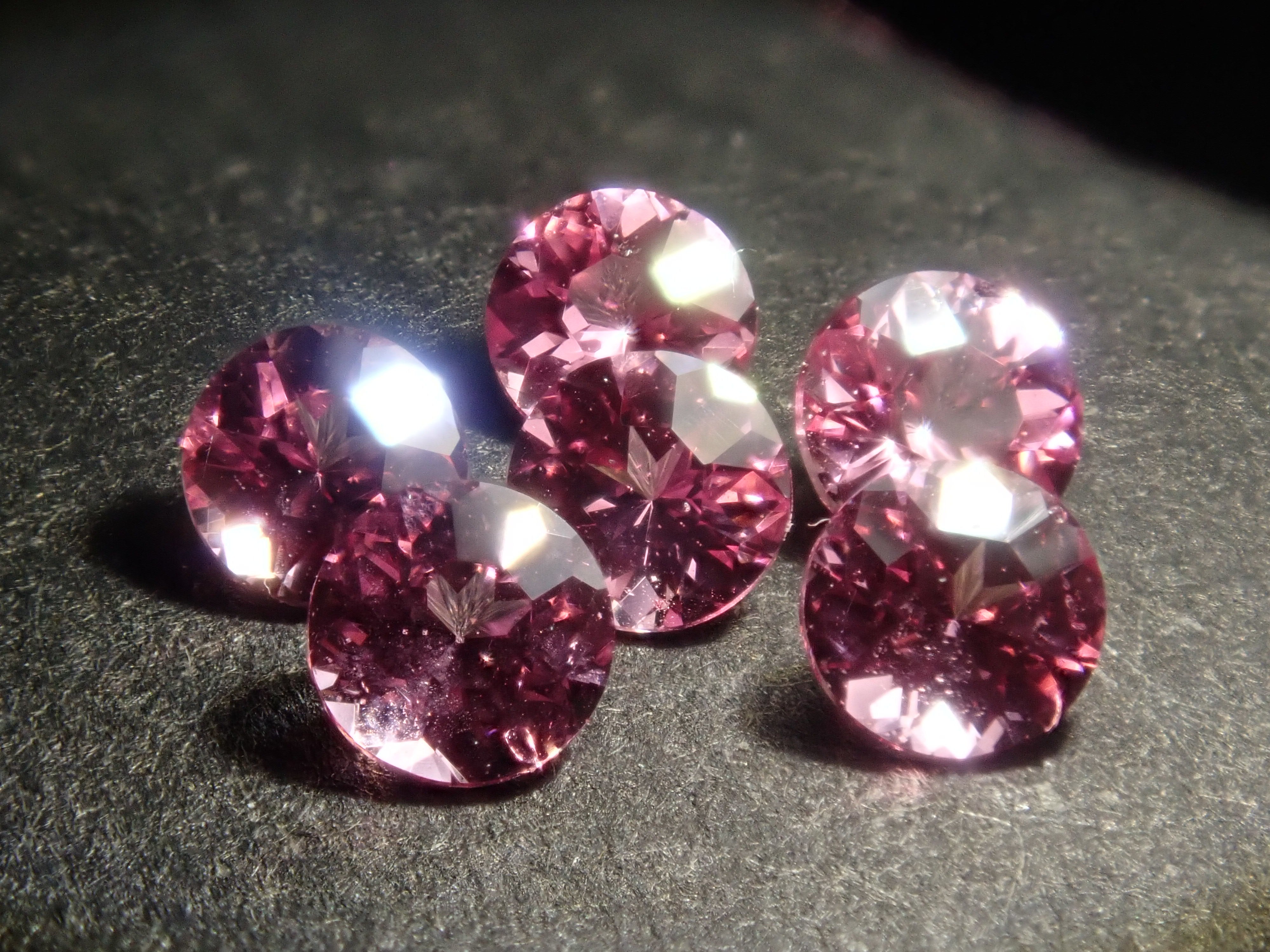 【2/1 22時販売】《限定6石》タンザニア・マヘンゲ産ピンクスピネル1石ルース(ラウンドカット,3.0mm)《複数購入割引有》