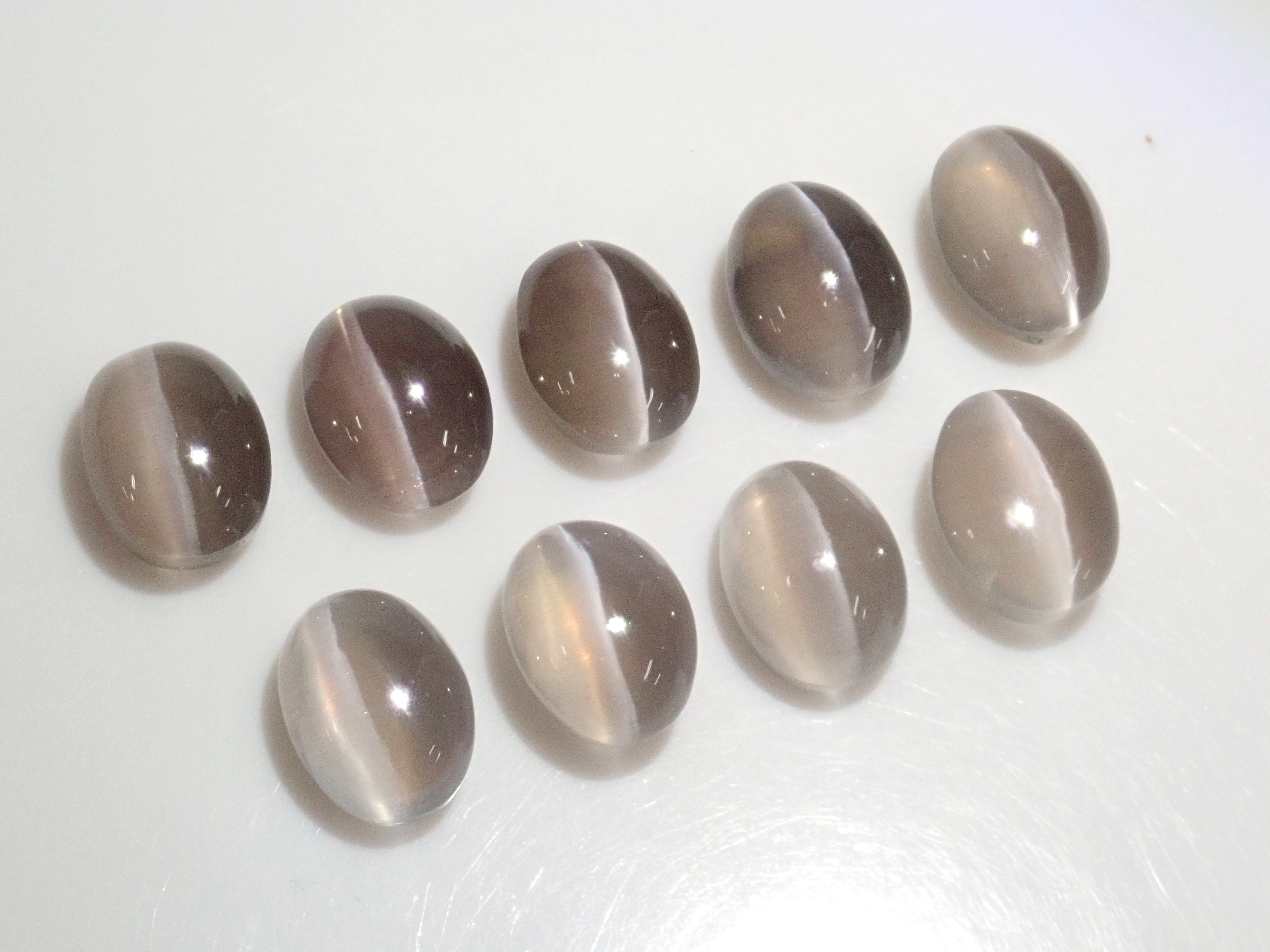 《限量 9 顆》印度矽線石貓眼 1 顆散裝(8 x 6 毫米)《多買有折扣》