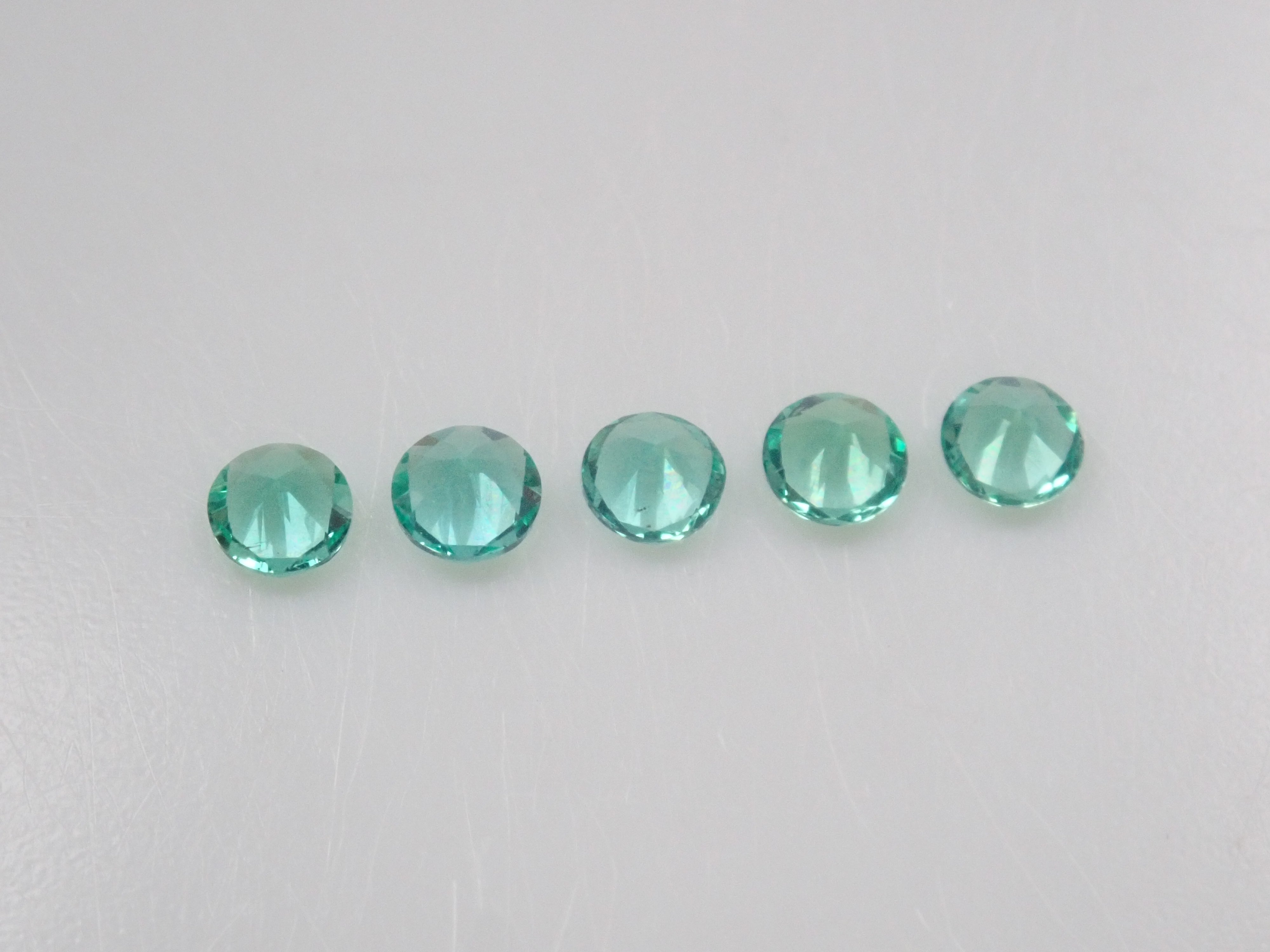 【9/5 22時販売】《限定5石》ロシア産ノンオイルエメラルド1石ルース(2.2mm,ラウンドカット)《複数購入割引有》