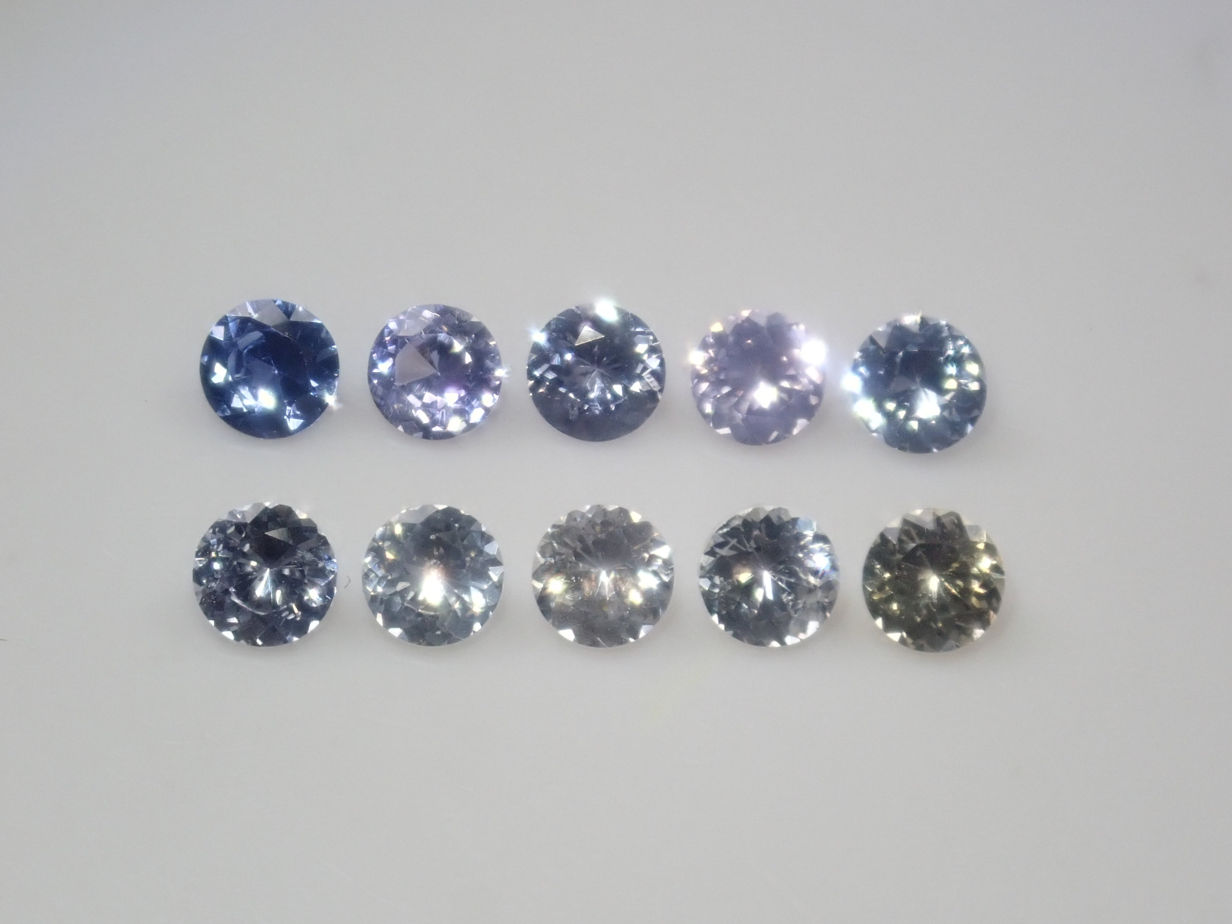【10/12 22時販売】《限定10石》スリランカ・テッパナワ鉱山産非加熱サファイア(3.5mm,ラウンドカット) 1石ルース《複数購入割引有》