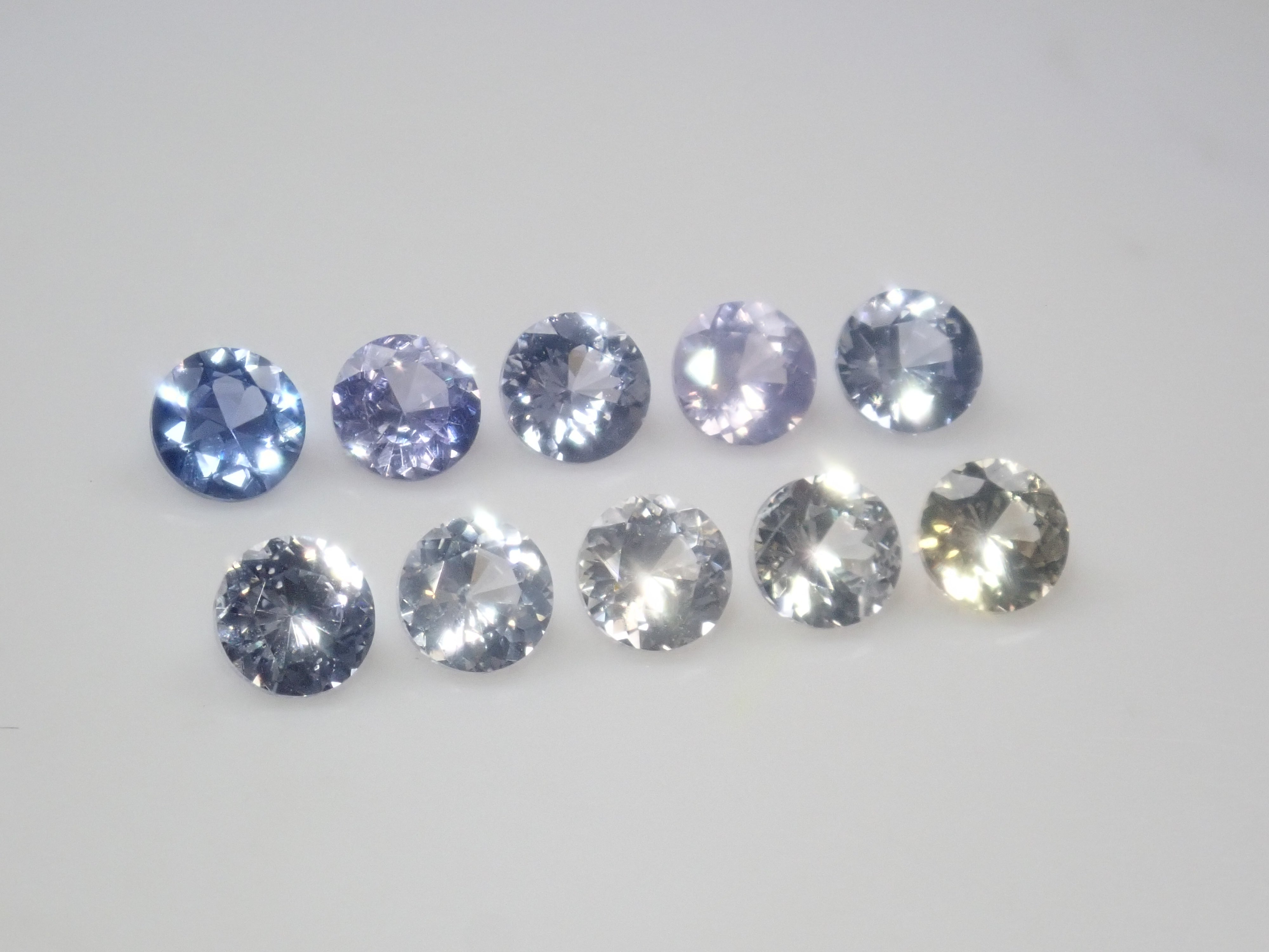 【10/12 22時販売】《限定10石》スリランカ・テッパナワ鉱山産非加熱サファイア(3.5mm,ラウンドカット) 1石ルース《複数購入割引有》