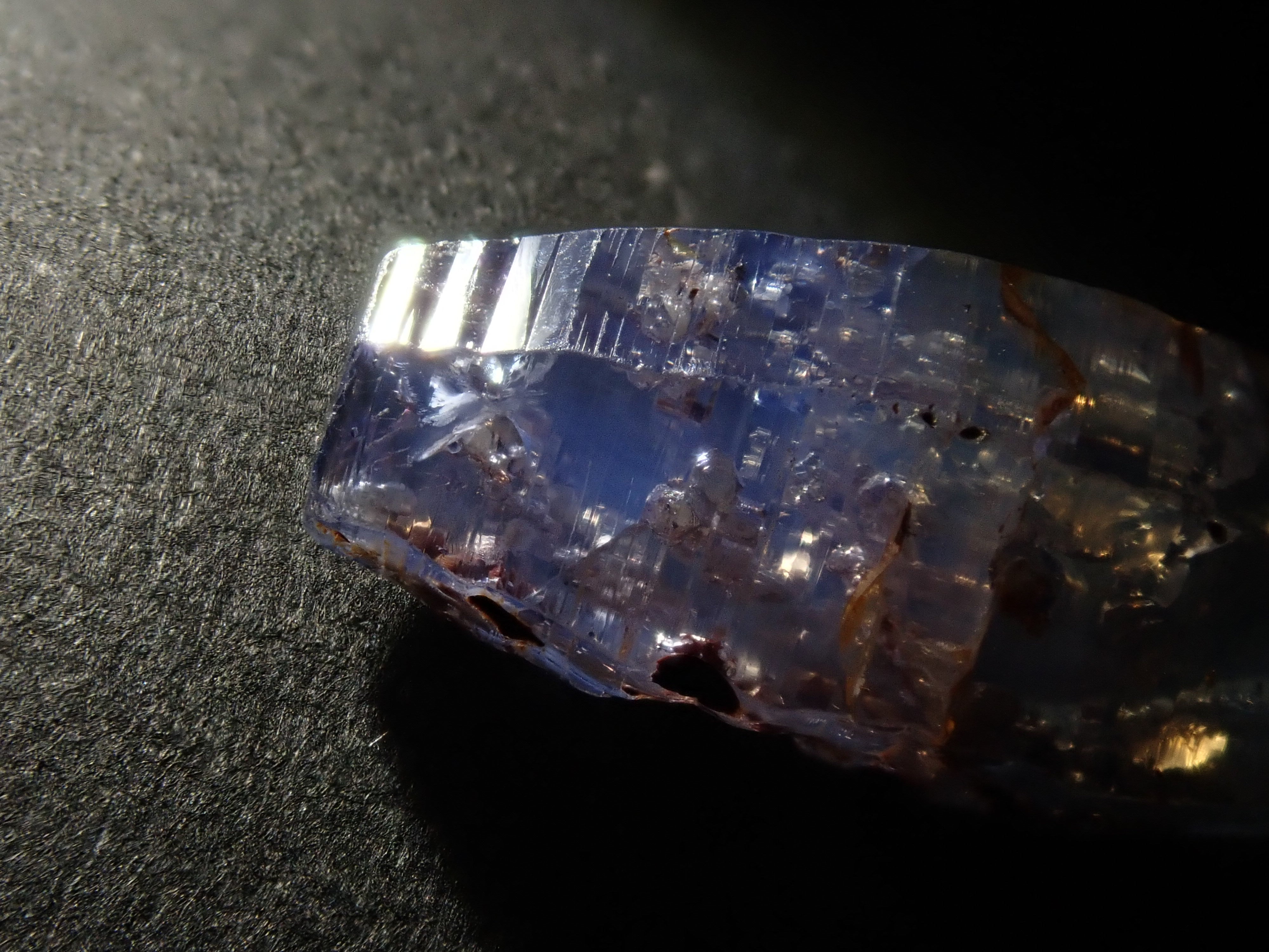 スリランカ産グラスボディ(サファイアクリスタル) 6.612ct原石