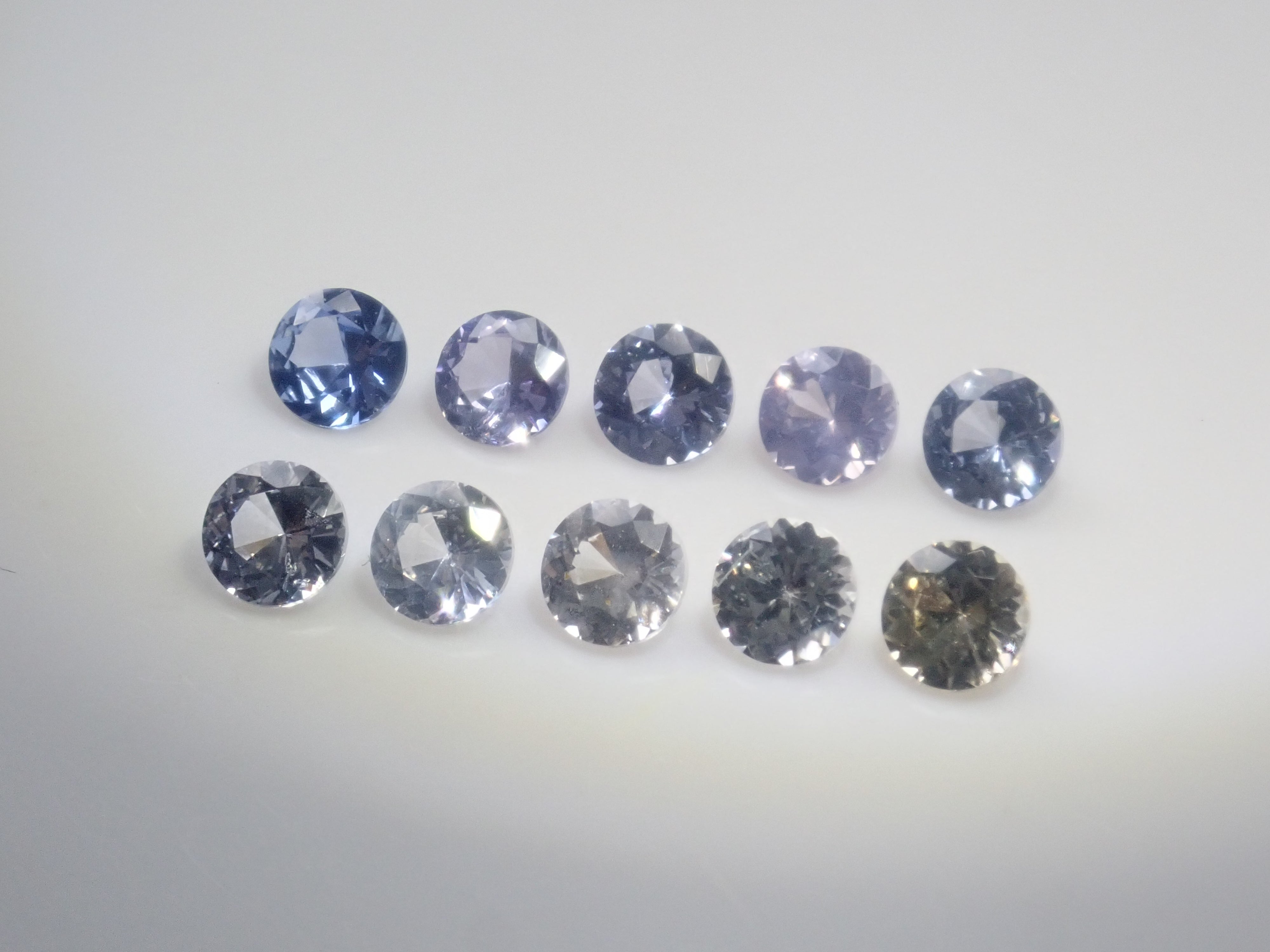 【10/12 22時販売】《限定10石》スリランカ・テッパナワ鉱山産非加熱サファイア(3.5mm,ラウンドカット) 1石ルース《複数購入割引有》