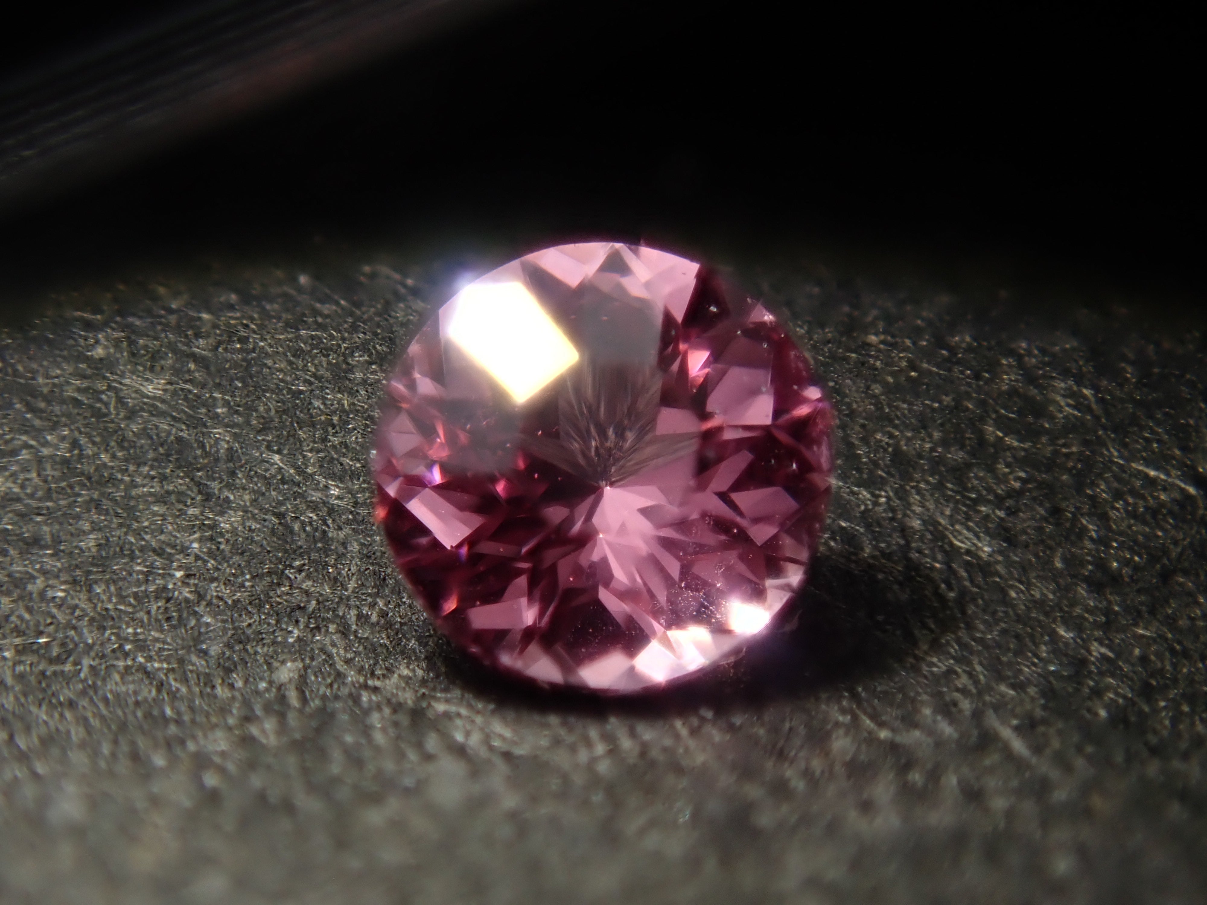 【2/1 22時販売】《限定6石》タンザニア・マヘンゲ産ピンクスピネル1石ルース(ラウンドカット,3.0mm)《複数購入割引有》