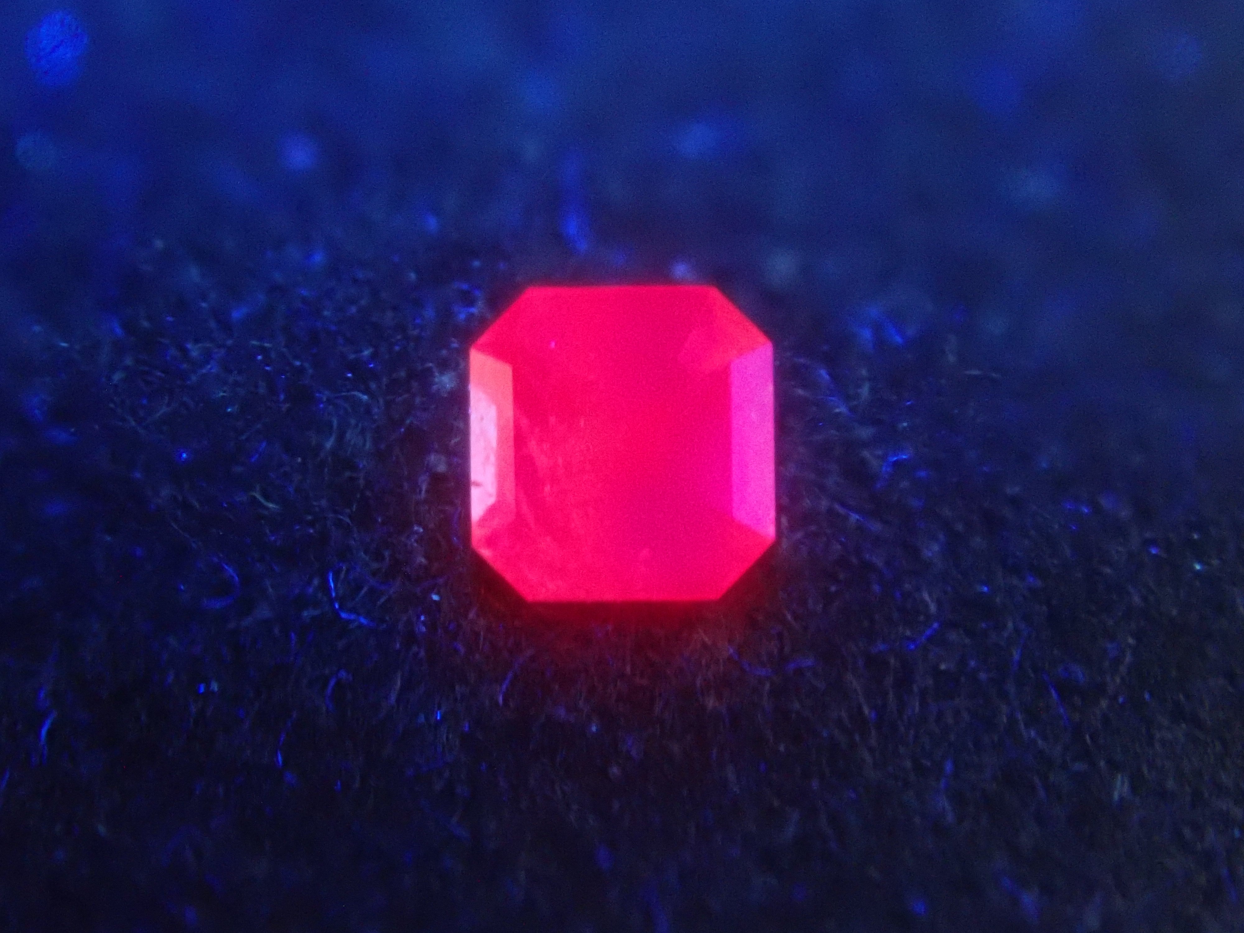 【2月2日晚間10點開始販售】限量20顆寶石:俄羅斯亞歷山大石、金綠寶石雙貓眼石及亞歷山大石扭蛋【多買有優惠】