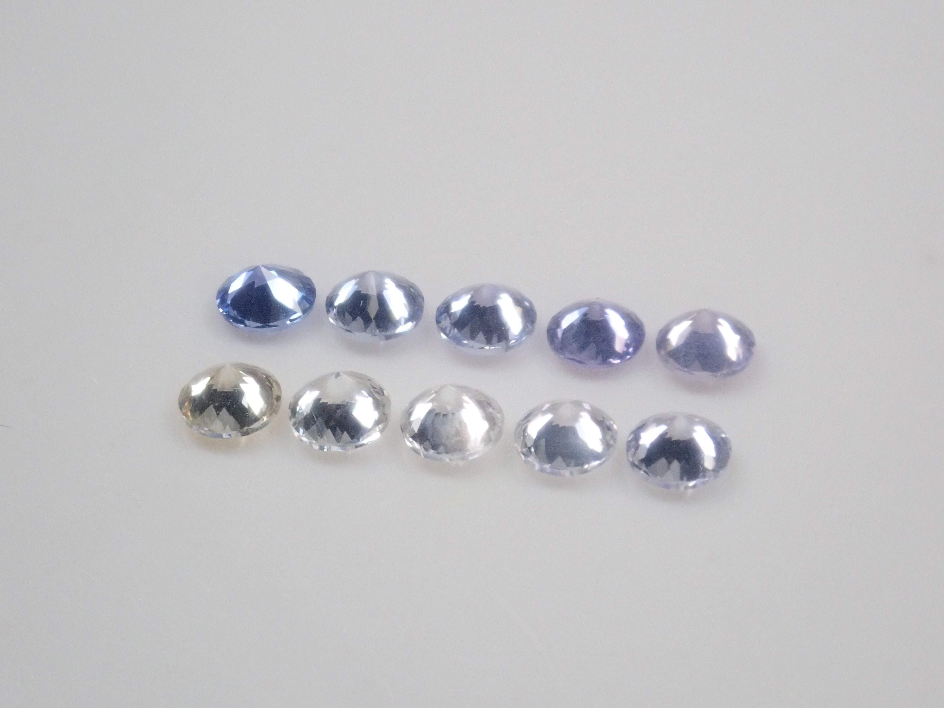 【10/12 22時販売】《限定10石》スリランカ・テッパナワ鉱山産非加熱サファイア(3.5mm,ラウンドカット) 1石ルース《複数購入割引有》