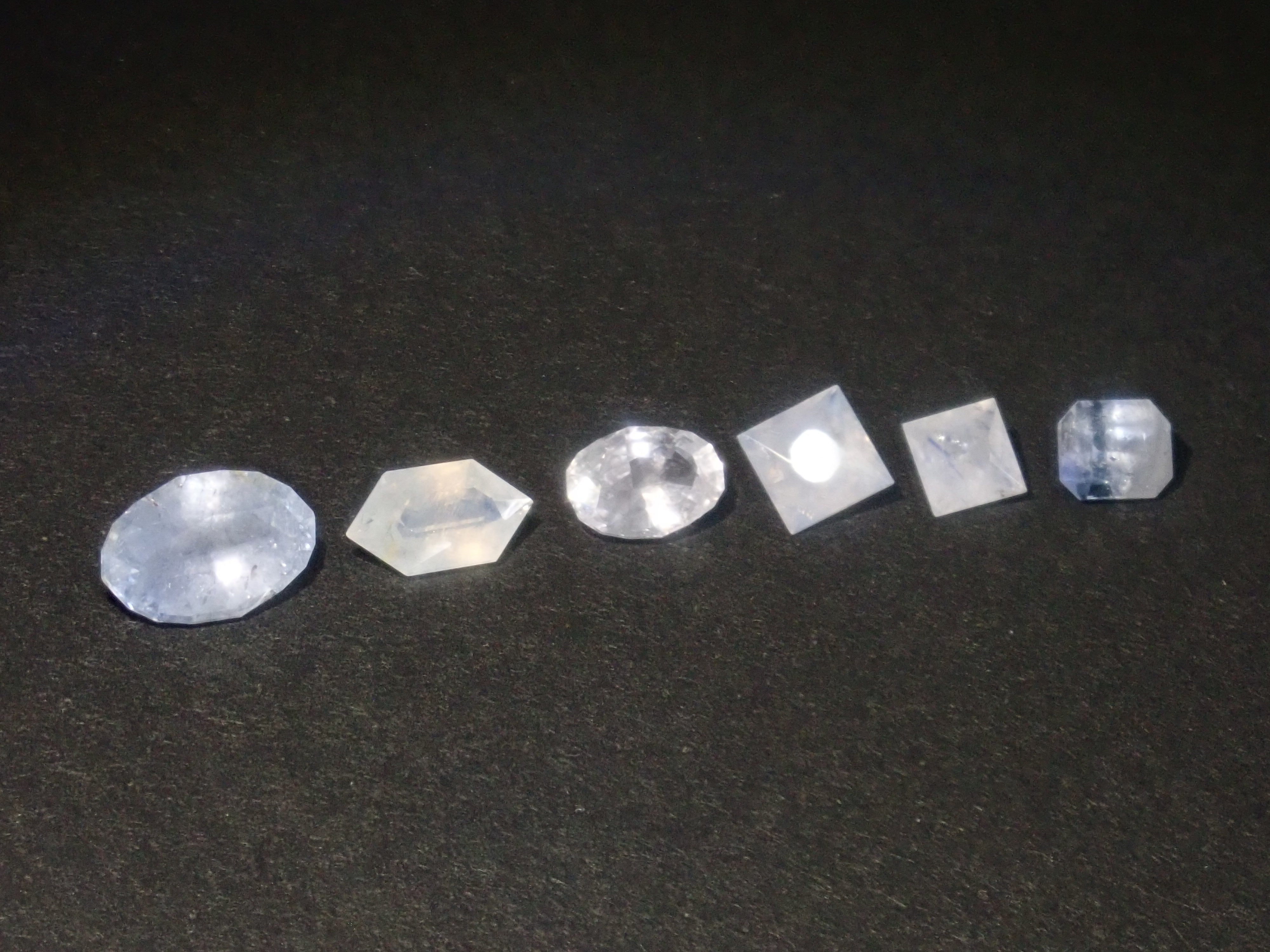 【9/6 22時販売】《限定6石》スリランカ産非加熱サファイア1石ルース(平均0.77ct)《複数購入割引有》
