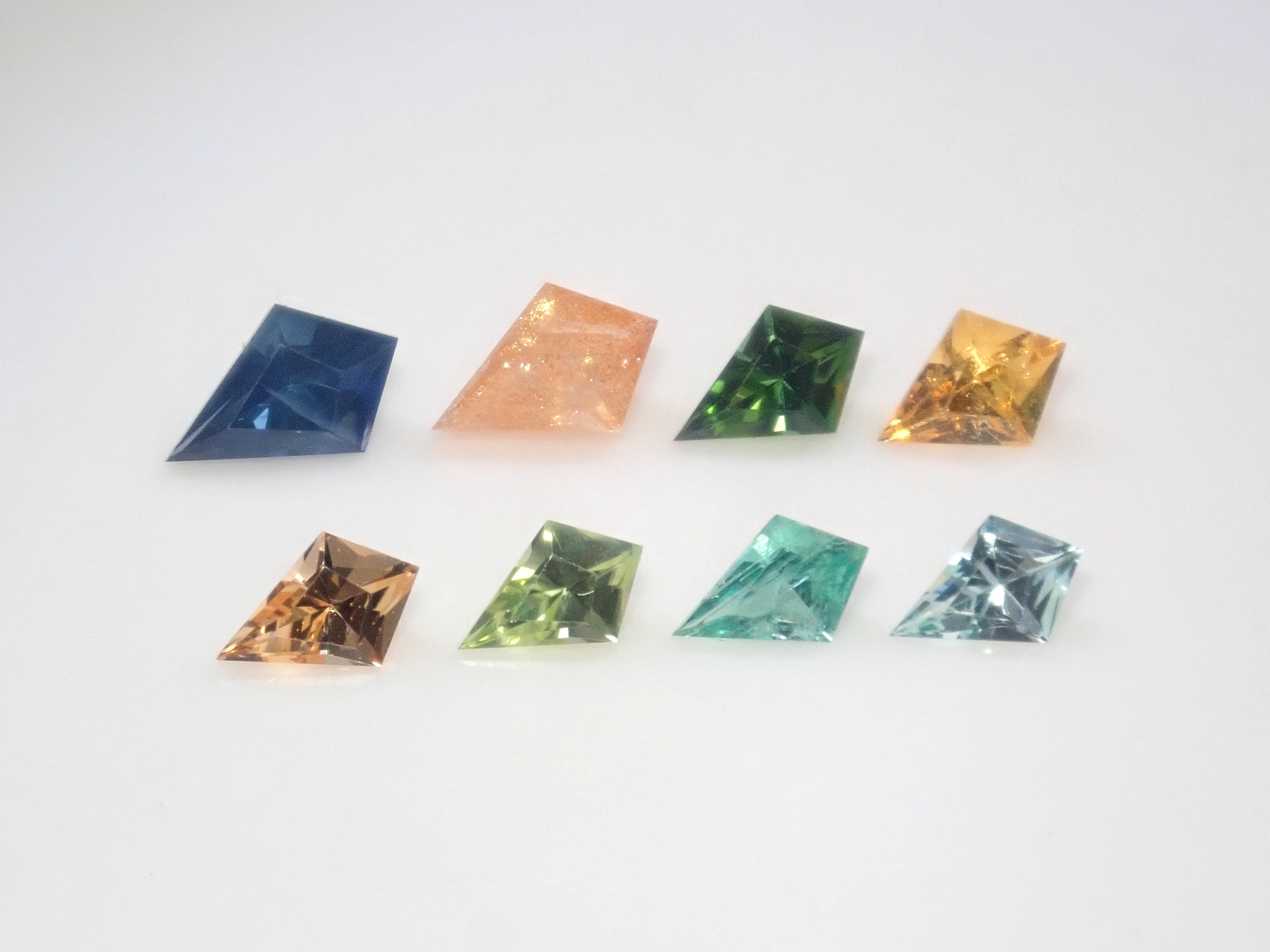 【9/6 22時販売】《限定8石》カイトカット1石ルース(イリュージョンサンストーン,サファイア,エメラルド,スペサルティンガーネットなど)《複数購入割引有》