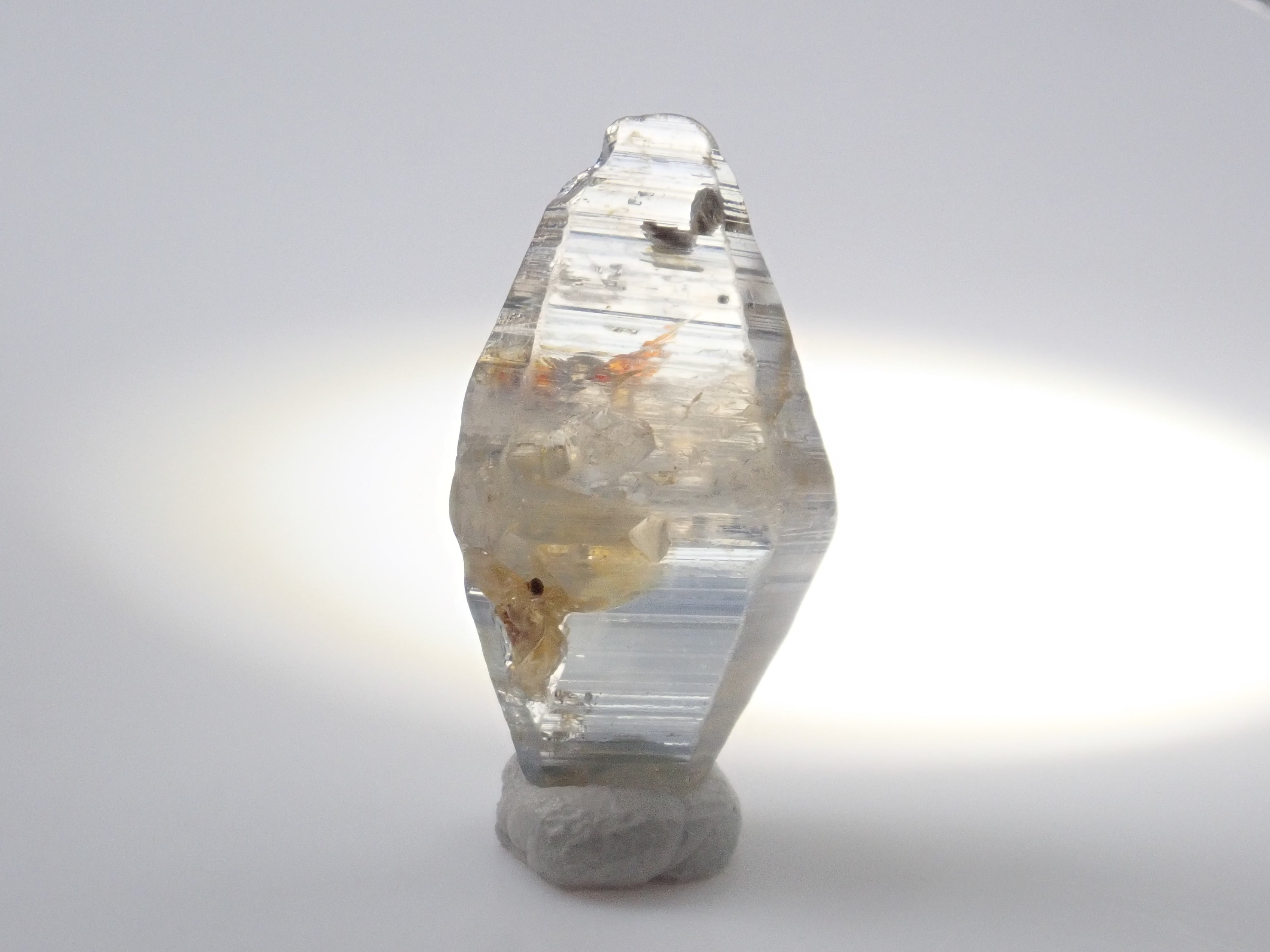 スリランカ産グラスボディ(サファイアクリスタル) 6.836ct原石