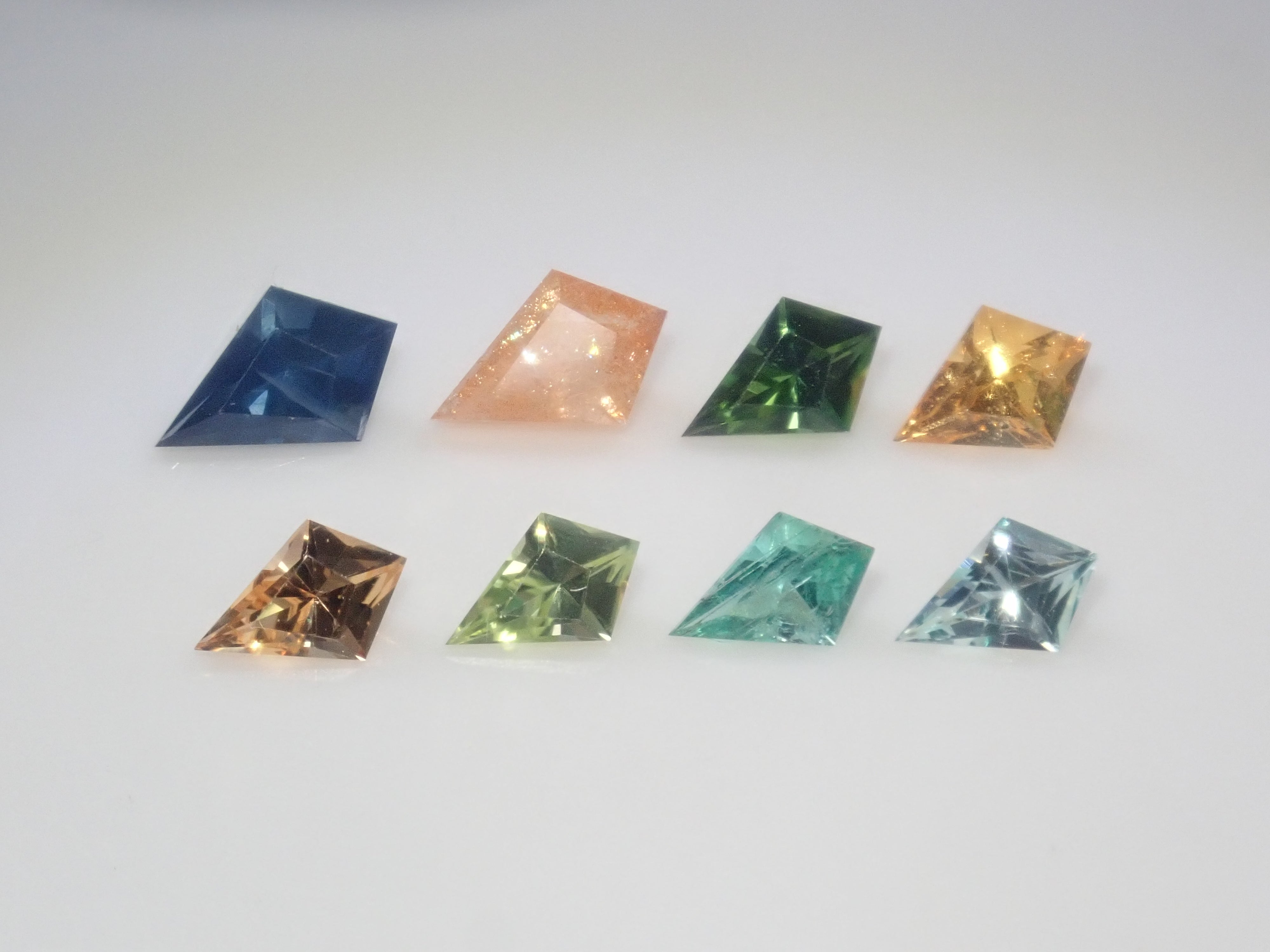 【9/6 22時販売】《限定8石》カイトカット1石ルース(イリュージョンサンストーン,サファイア,エメラルド,スペサルティンガーネットなど)《複数購入割引有》