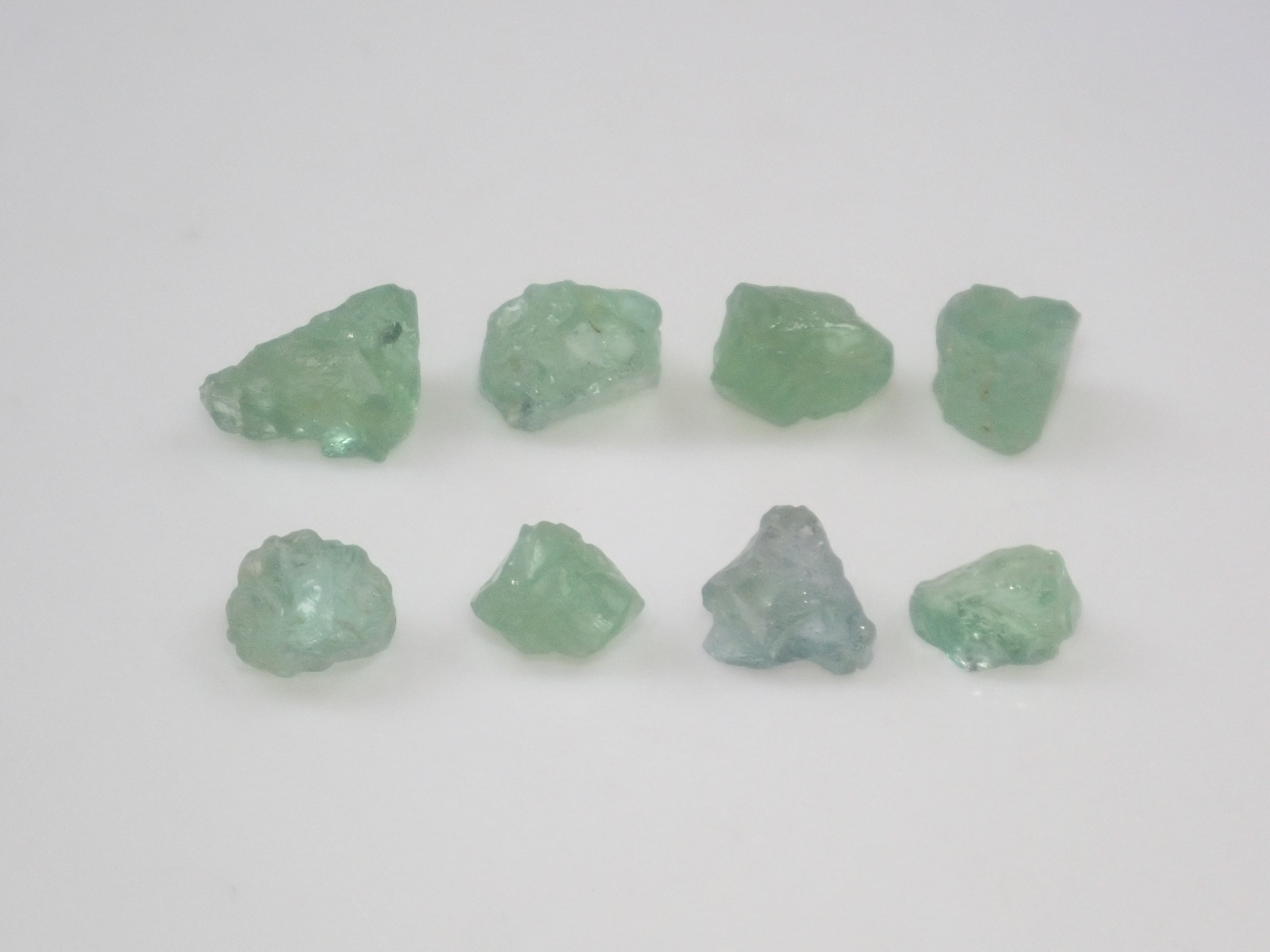 【2月2日晚間10點開始販售】【限量10顆】帕拉伊巴碧璽和角晶石原石扭蛋【多買有優惠】