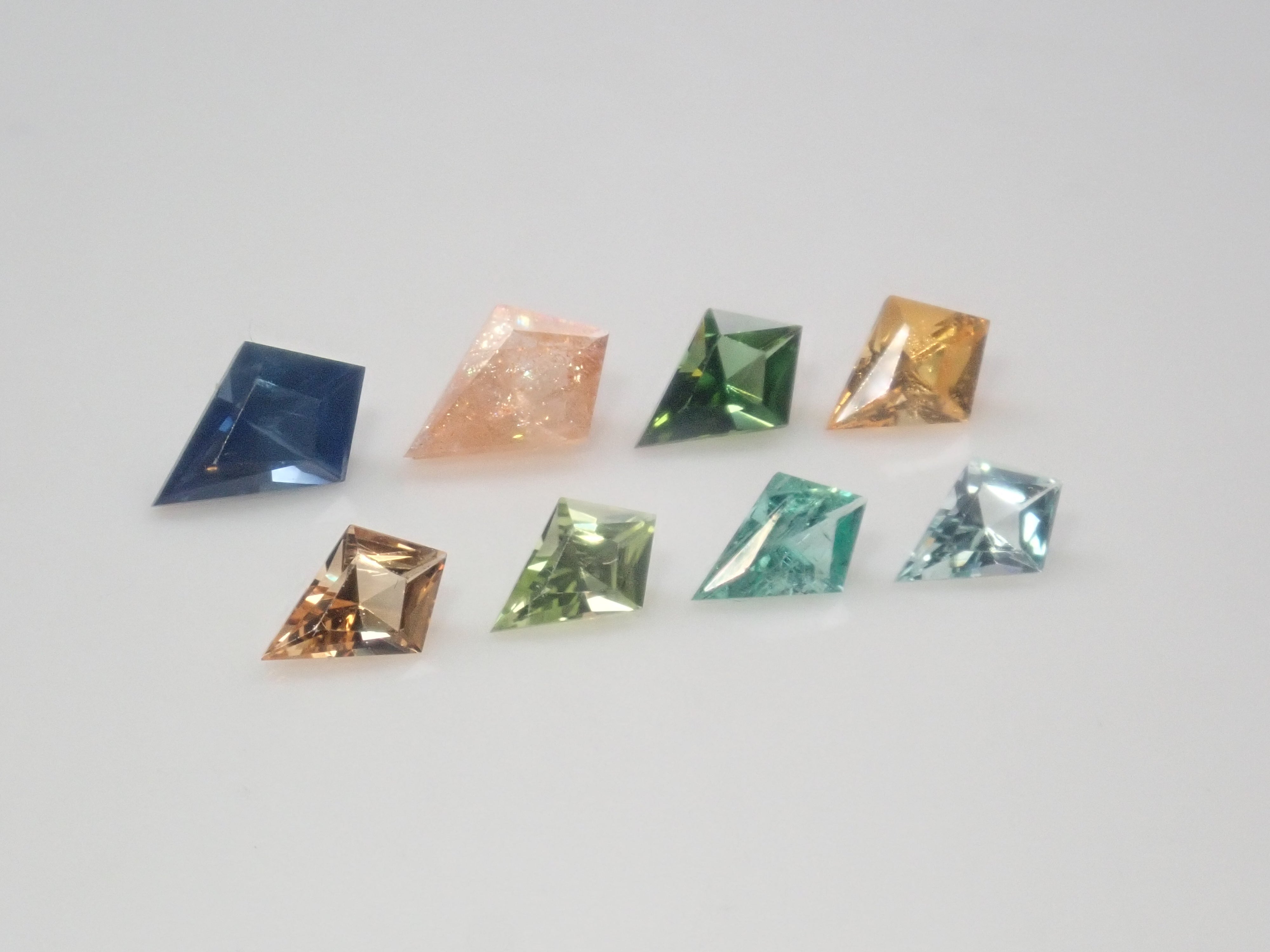 【9/6 22時販売】《限定8石》カイトカット1石ルース(イリュージョンサンストーン,サファイア,エメラルド,スペサルティンガーネットなど)《複数購入割引有》