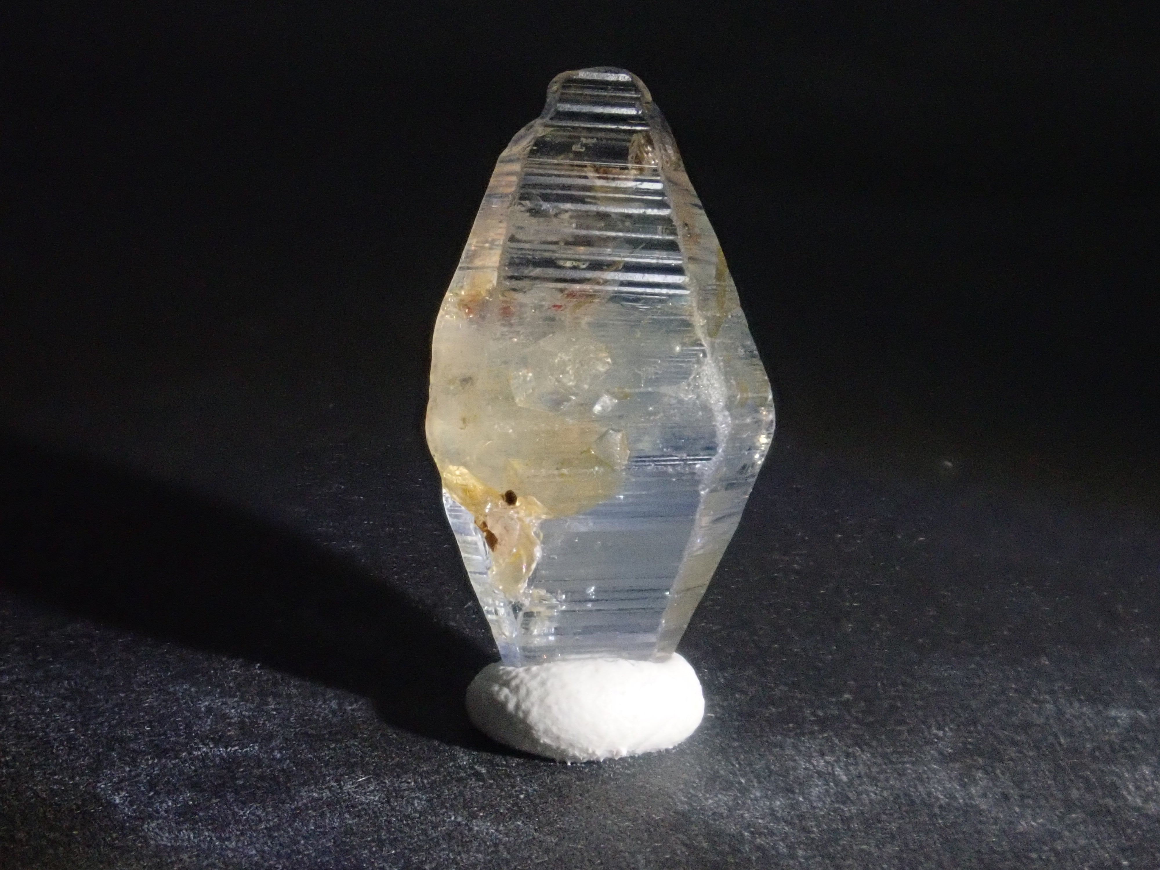 スリランカ産グラスボディ(サファイアクリスタル) 6.836ct原石