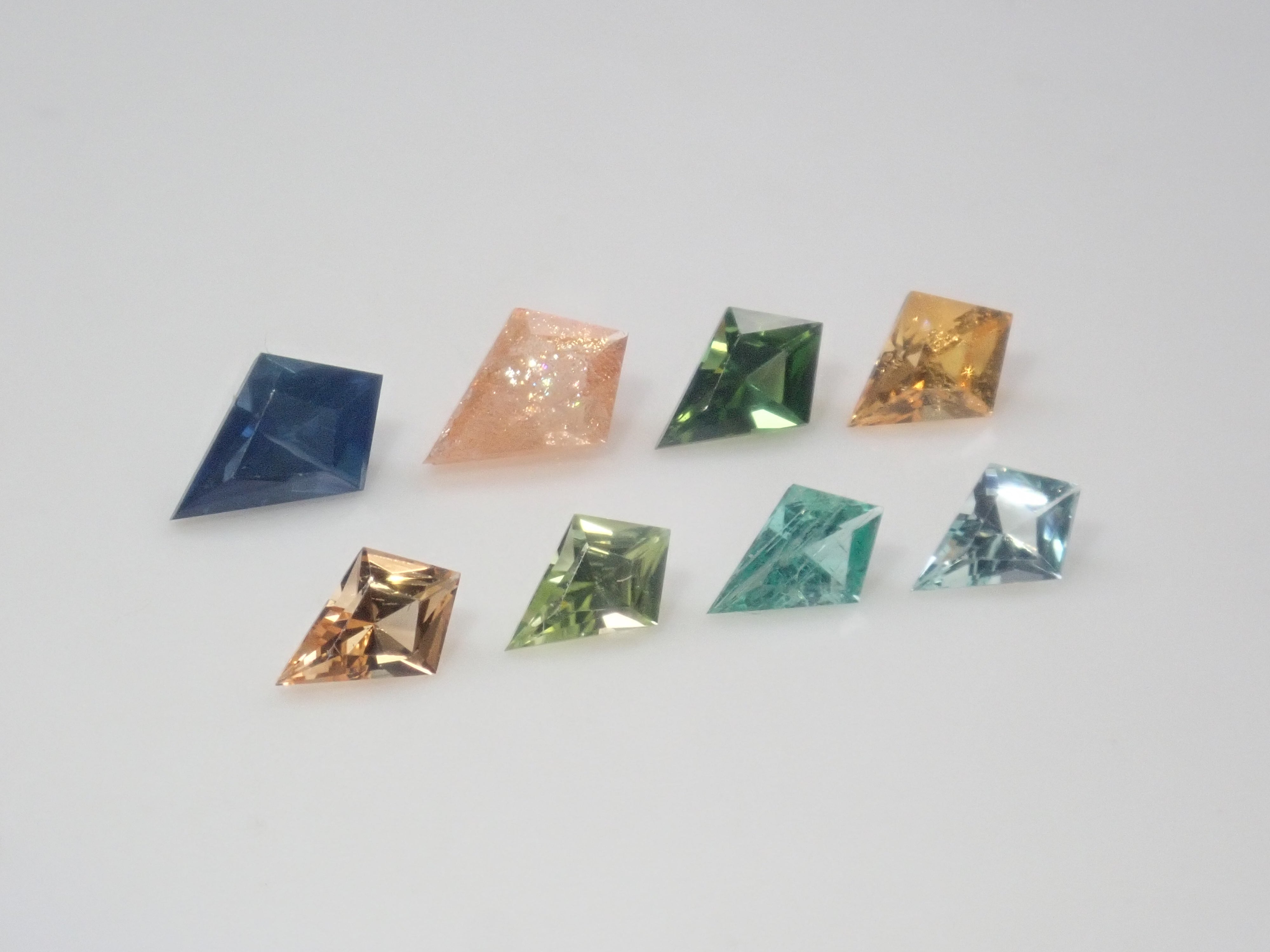 【9/6 22時販売】《限定8石》カイトカット1石ルース(イリュージョンサンストーン,サファイア,エメラルド,スペサルティンガーネットなど)《複数購入割引有》