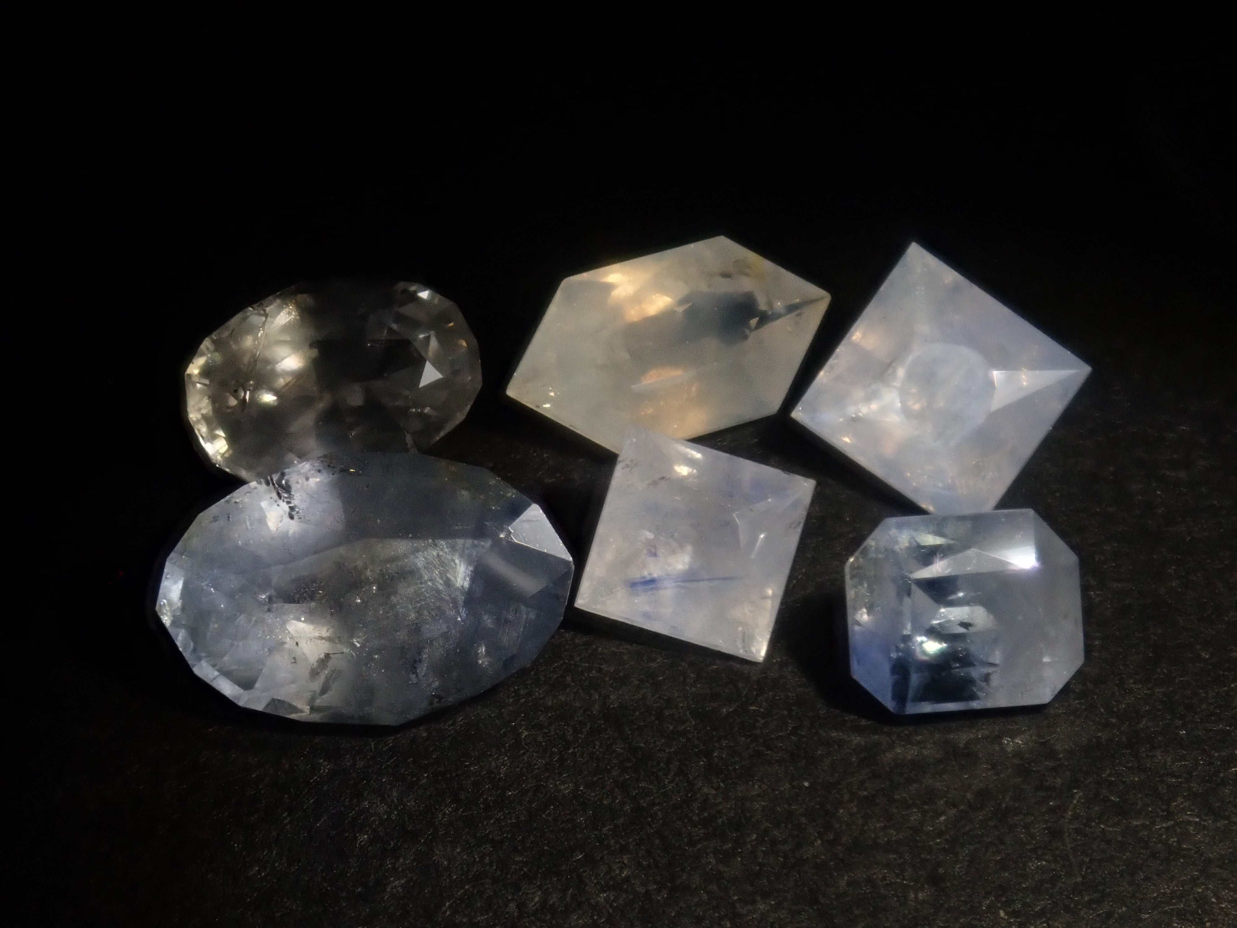 【9/6 22時販売】《限定6石》スリランカ産非加熱サファイア1石ルース(平均0.77ct)《複数購入割引有》