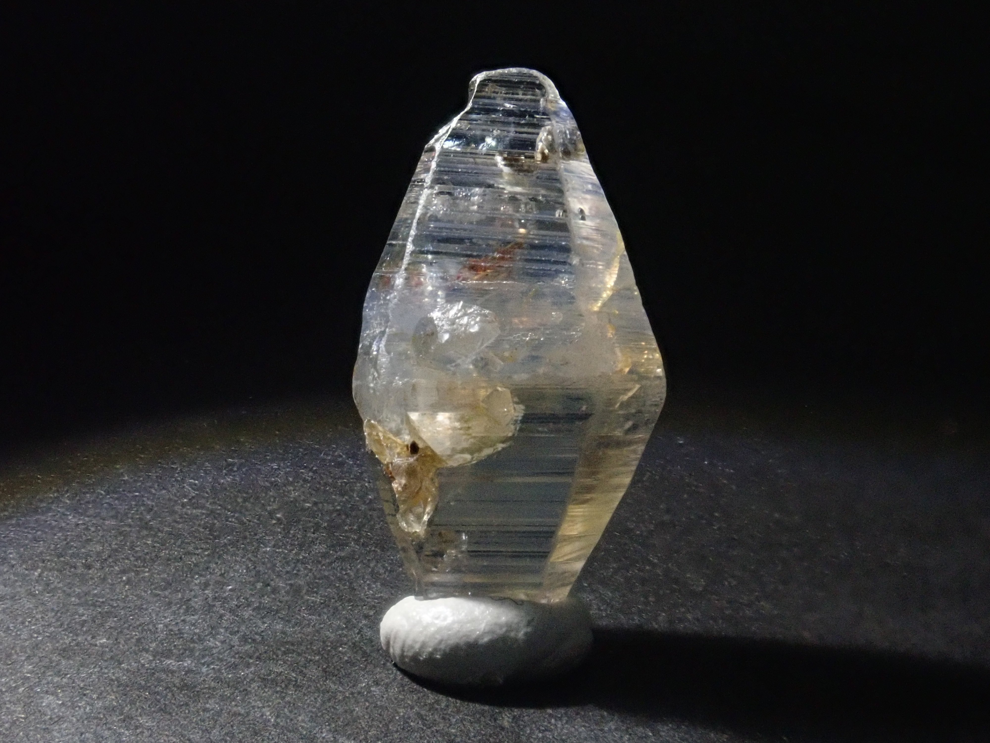 スリランカ産グラスボディ(サファイアクリスタル) 6.836ct原石