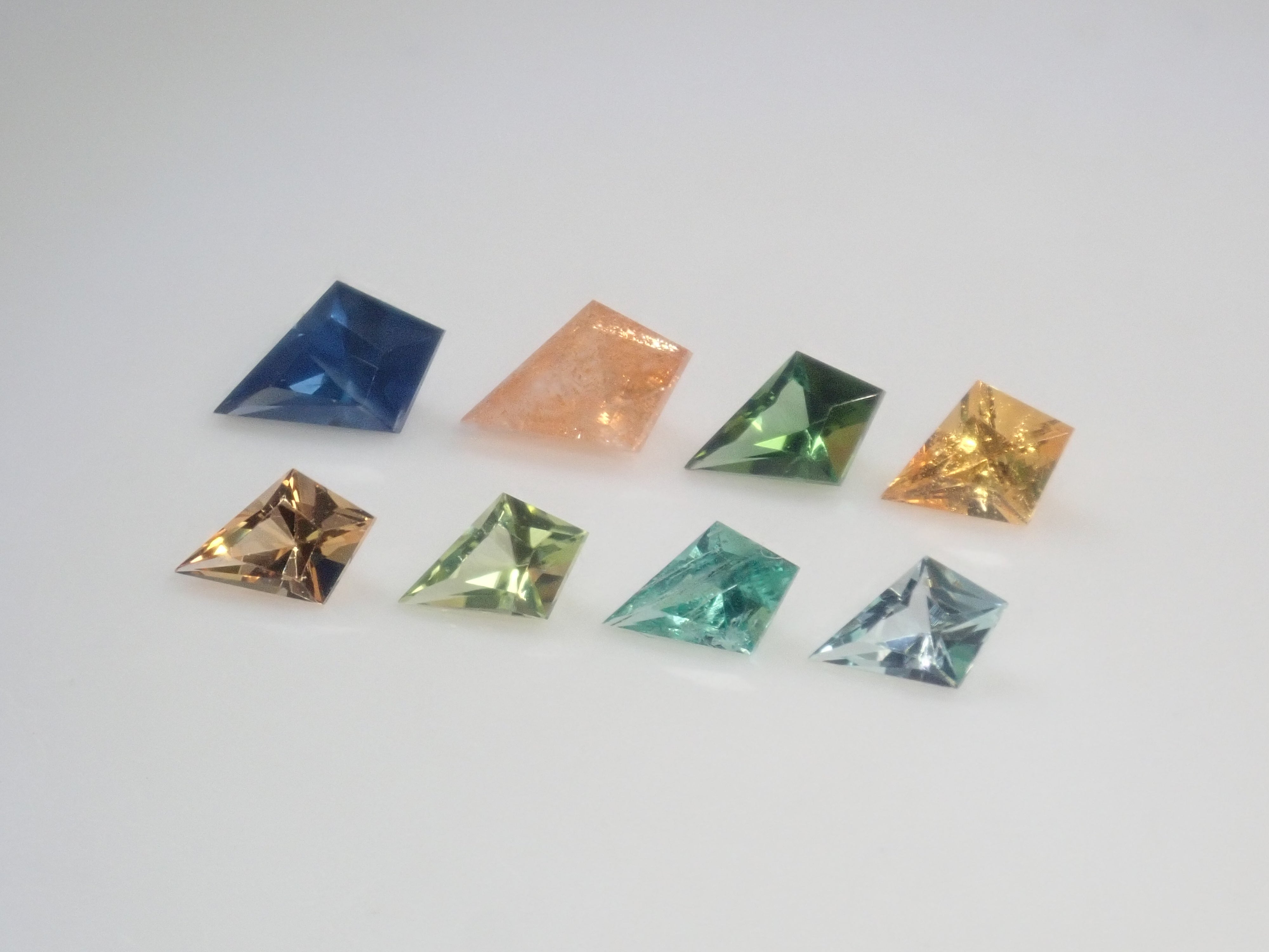 【9/6 22時販売】《限定8石》カイトカット1石ルース(イリュージョンサンストーン,サファイア,エメラルド,スペサルティンガーネットなど)《複数購入割引有》