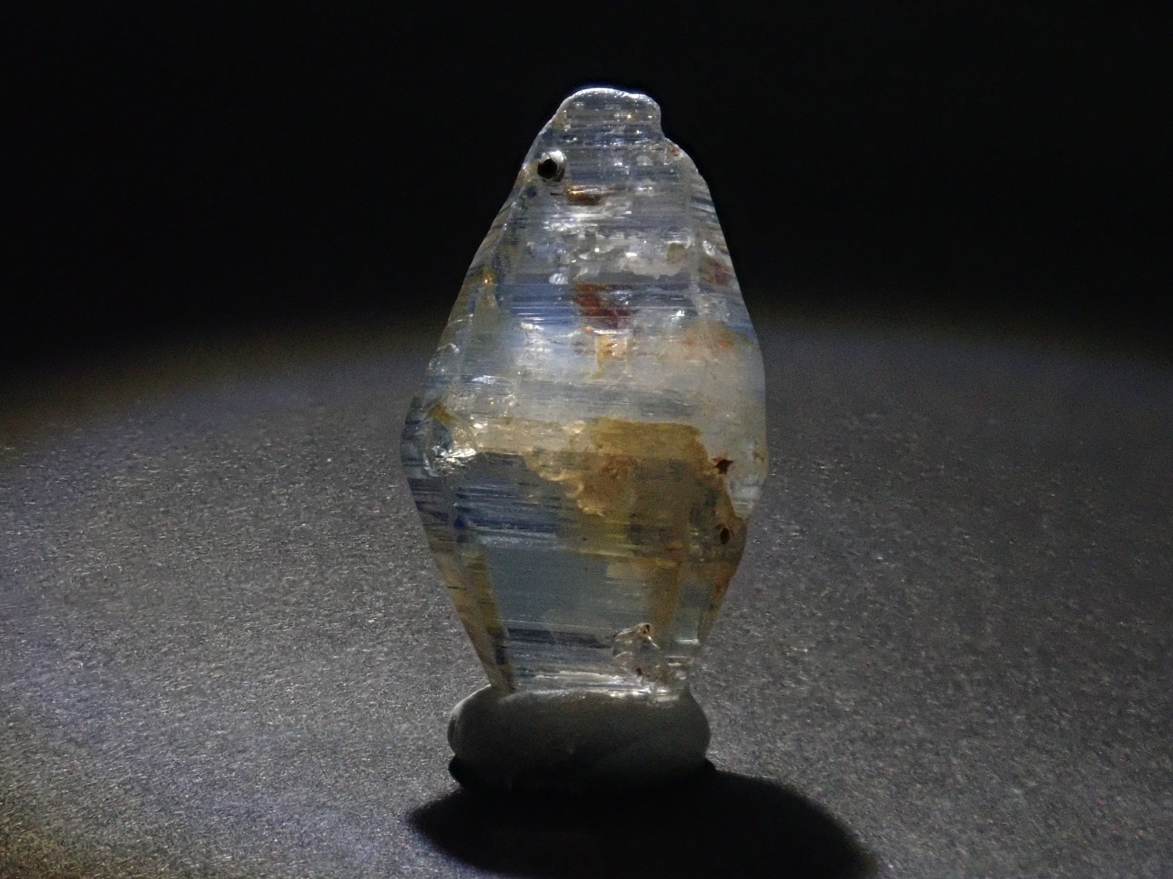 スリランカ産グラスボディ(サファイアクリスタル) 6.836ct原石