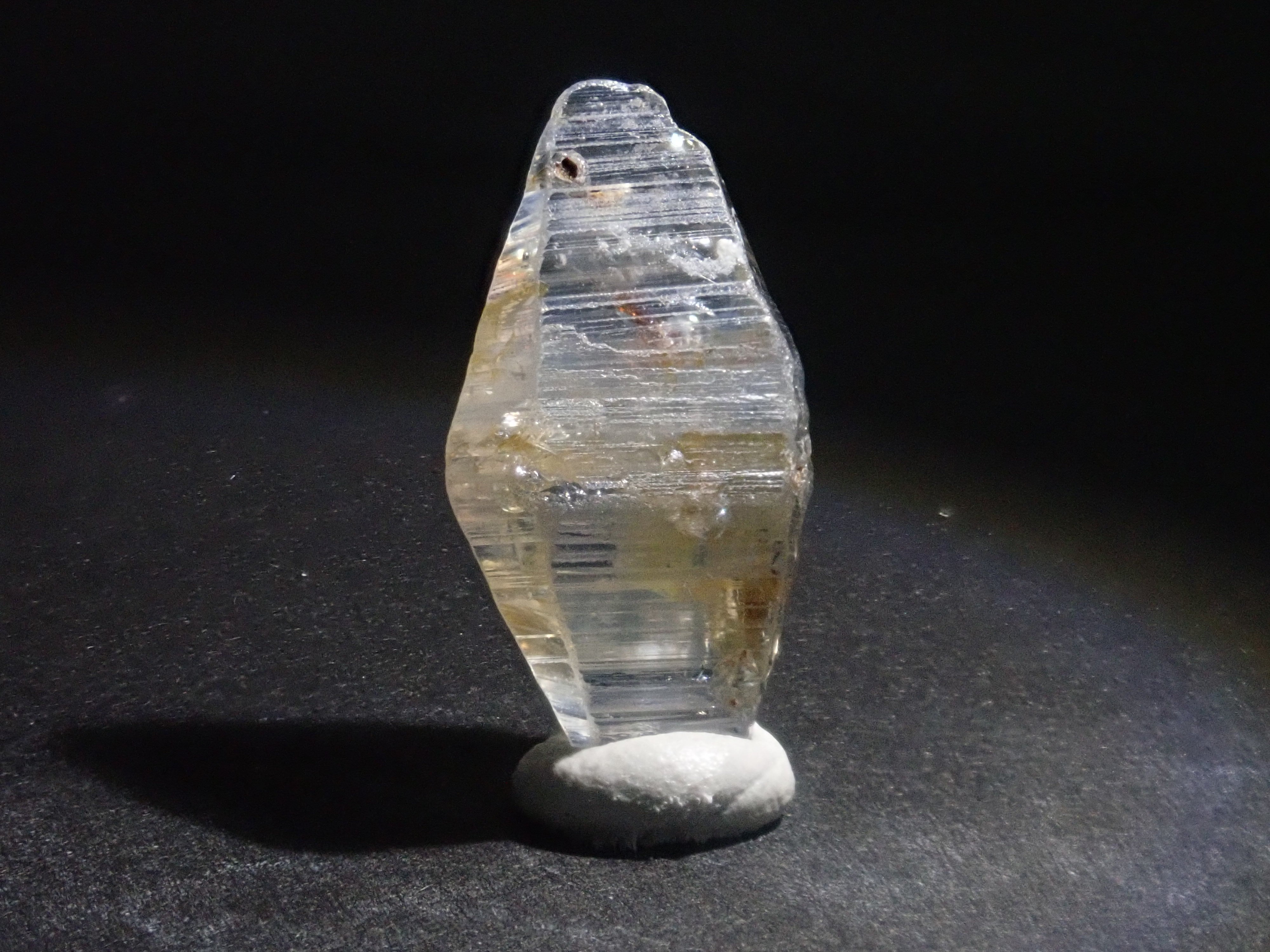 スリランカ産グラスボディ(サファイアクリスタル) 6.836ct原石