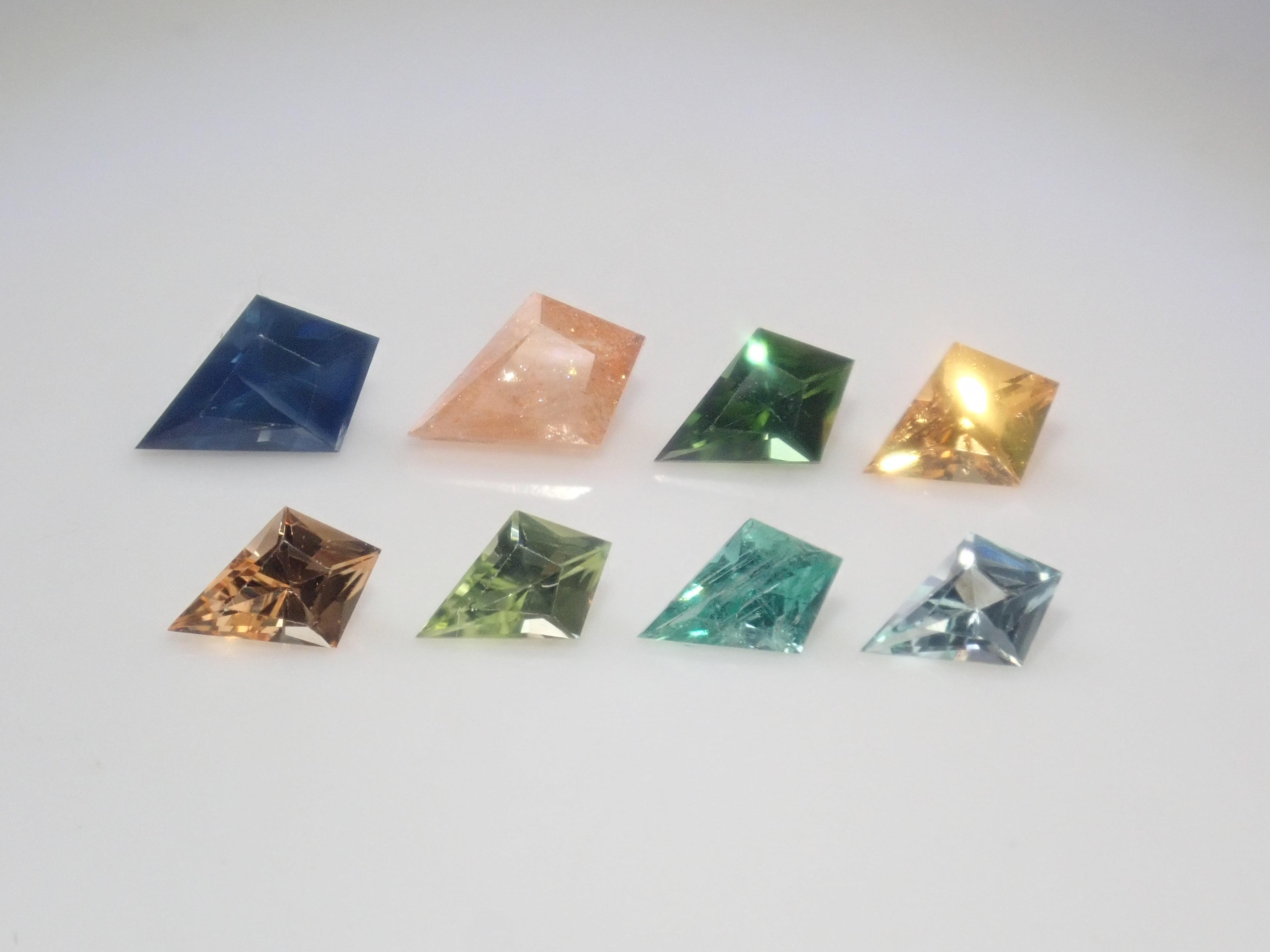 【9/6 22時販売】《限定8石》カイトカット1石ルース(イリュージョンサンストーン,サファイア,エメラルド,スペサルティンガーネットなど)《複数購入割引有》