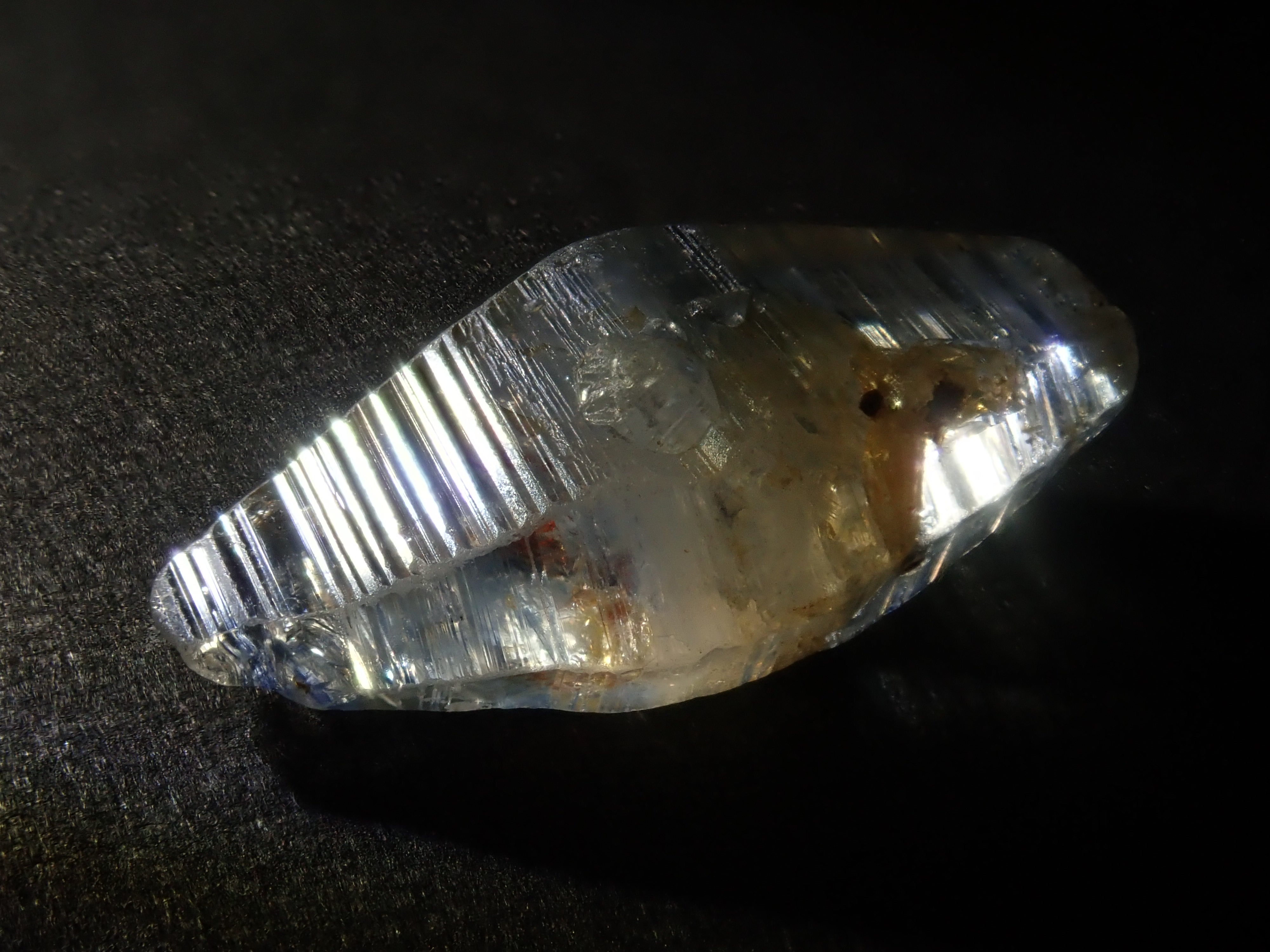 スリランカ産グラスボディ(サファイアクリスタル) 6.836ct原石