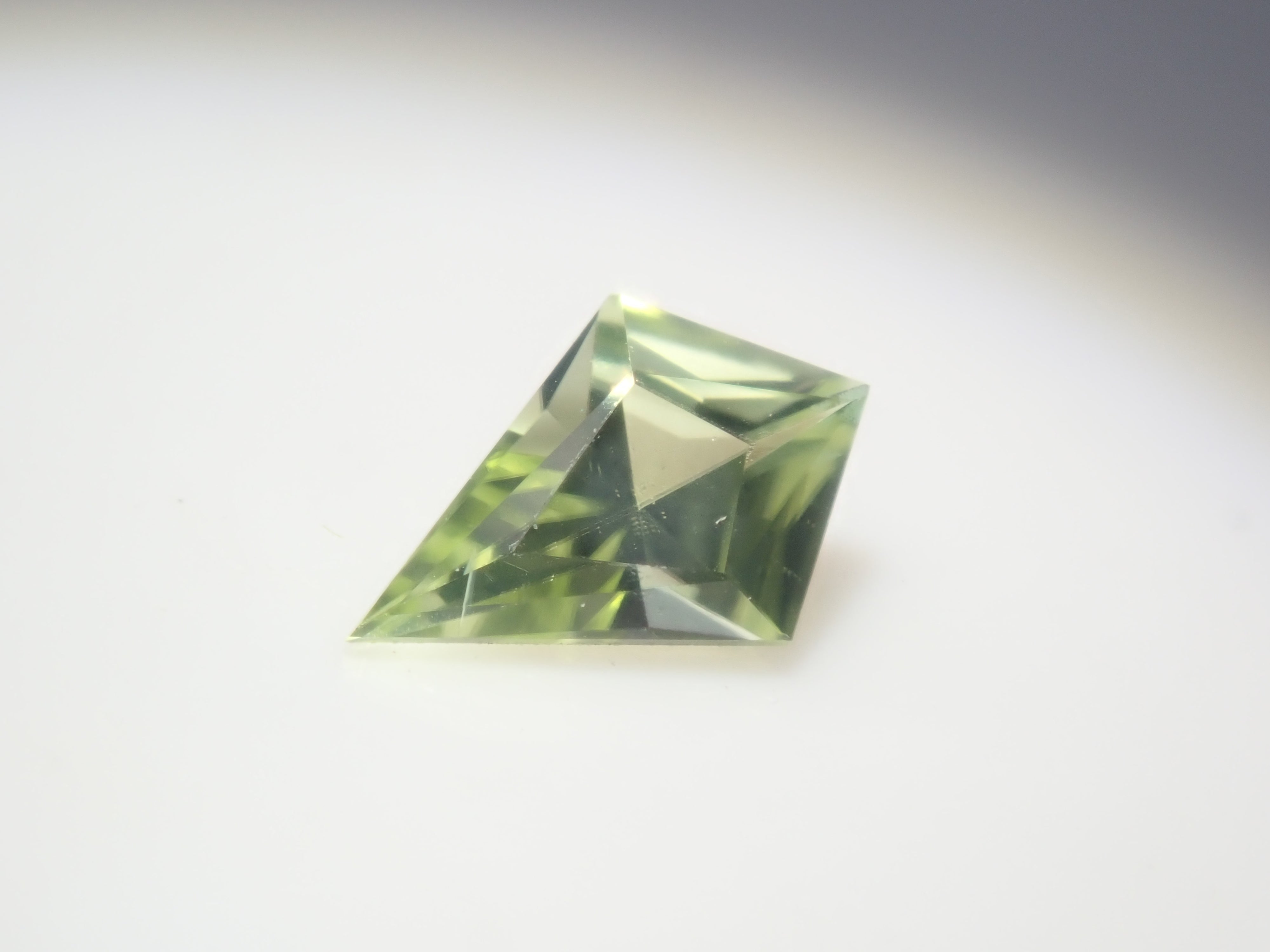 【9/6 22時販売】《限定8石》カイトカット1石ルース(イリュージョンサンストーン,サファイア,エメラルド,スペサルティンガーネットなど)《複数購入割引有》