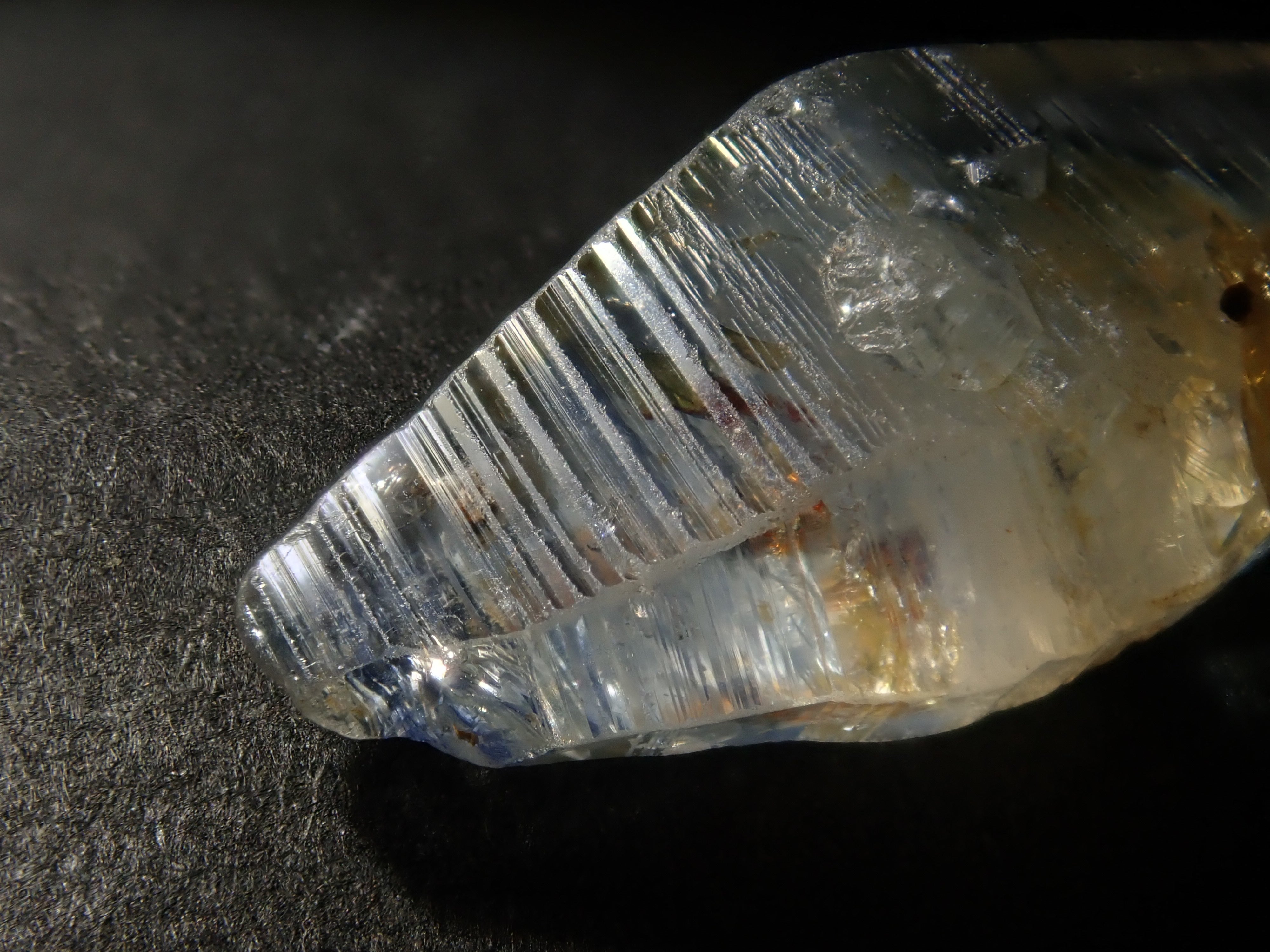 スリランカ産グラスボディ(サファイアクリスタル) 6.836ct原石