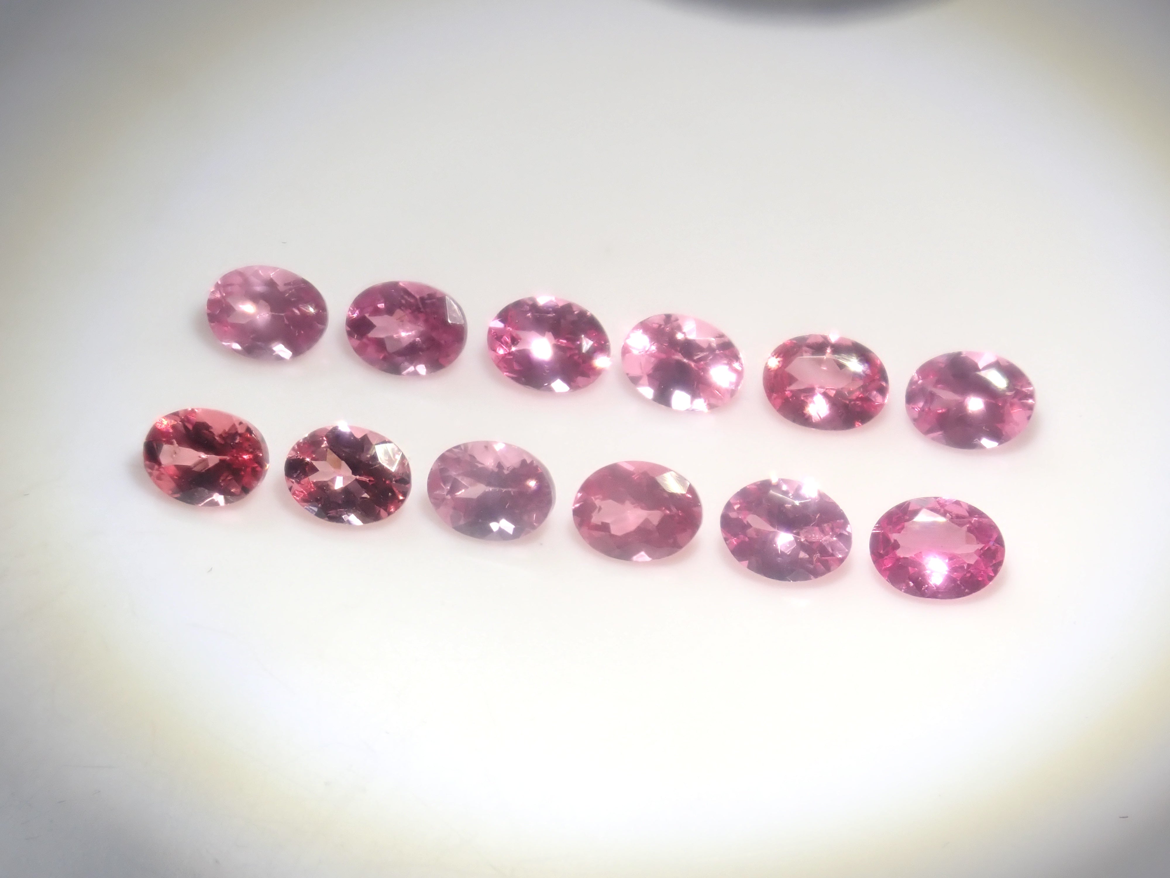 【7/20 22時販売】《限定12石》タンザニア産ピンクスピネル1石(約3×4mm,オーバルカット)《複数購入割引有》