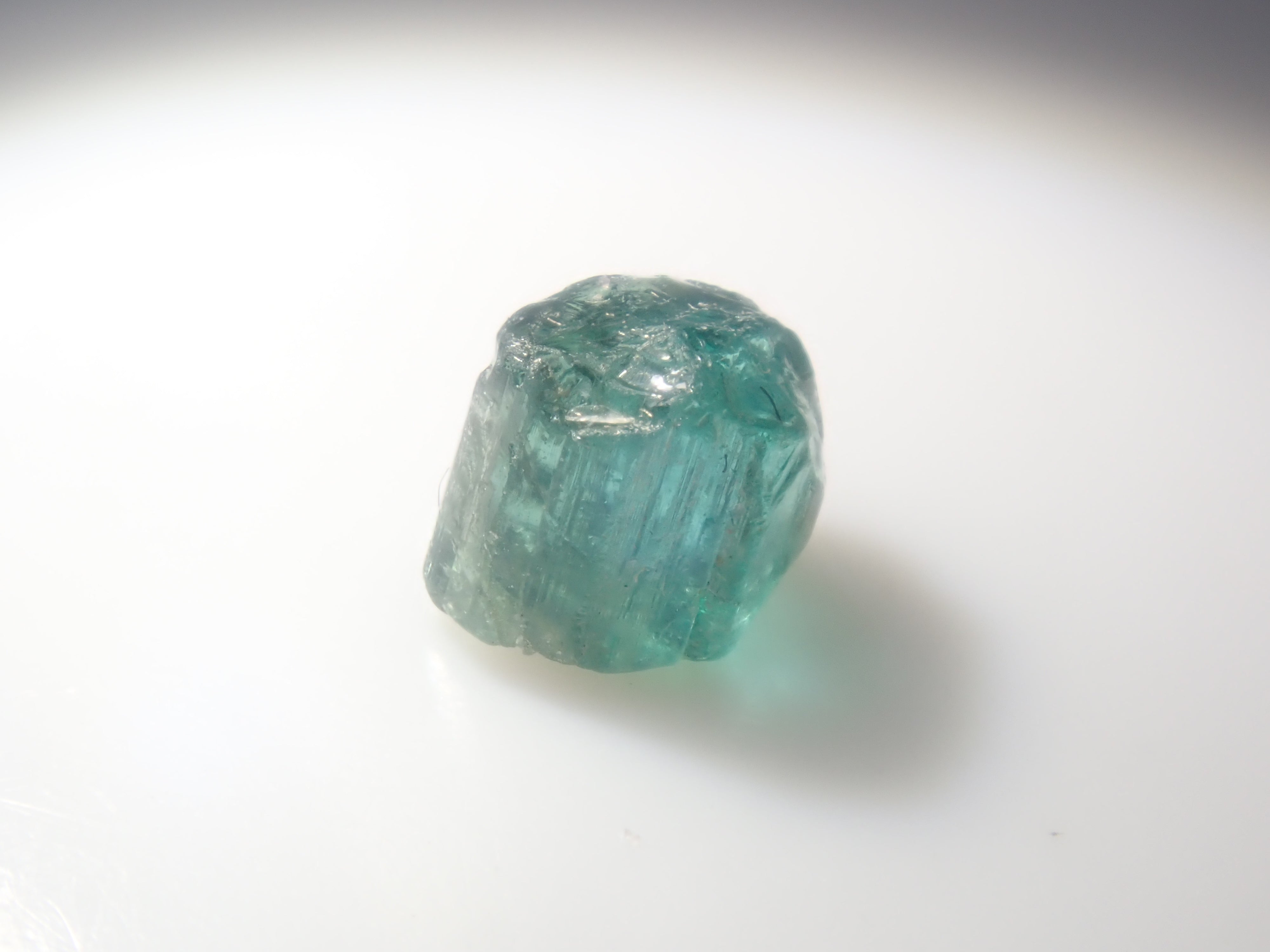 【2月2日晚間10點開始販售】【限量10顆】帕拉伊巴碧璽和角晶石原石扭蛋【多買有優惠】