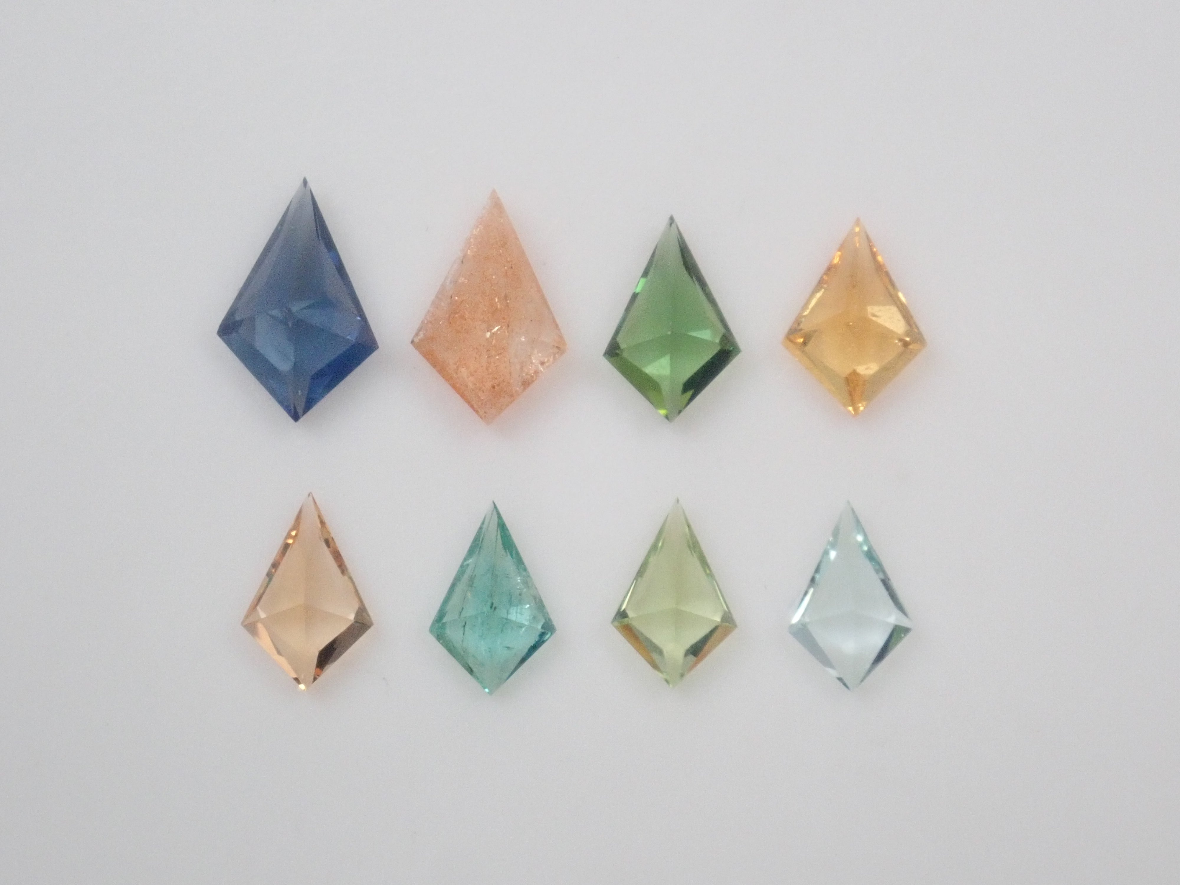 【9/6 22時販売】《限定8石》カイトカット1石ルース(イリュージョンサンストーン,サファイア,エメラルド,スペサルティンガーネットなど)《複数購入割引有》