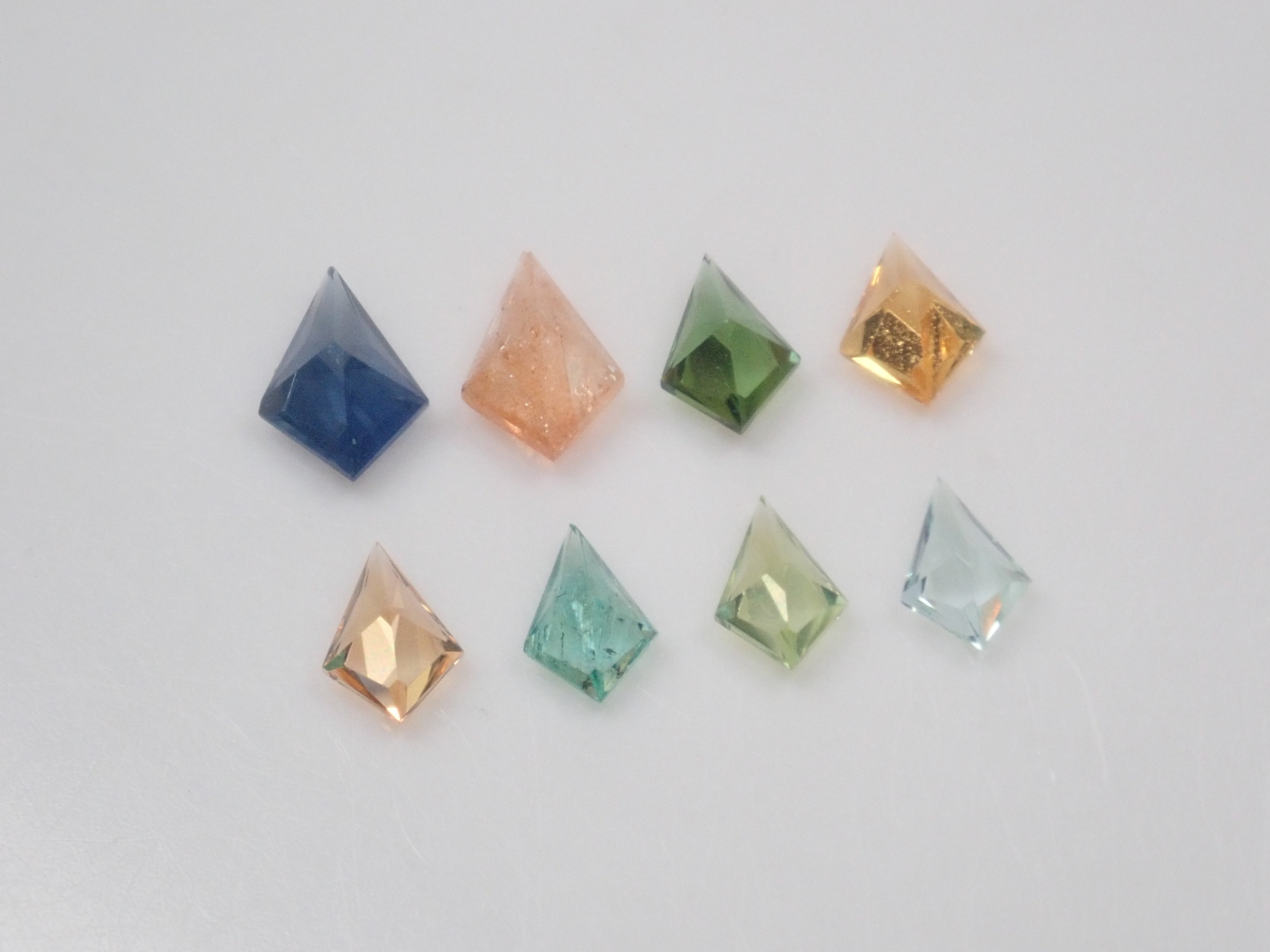 【9/6 22時販売】《限定8石》カイトカット1石ルース(イリュージョンサンストーン,サファイア,エメラルド,スペサルティンガーネットなど)《複数購入割引有》