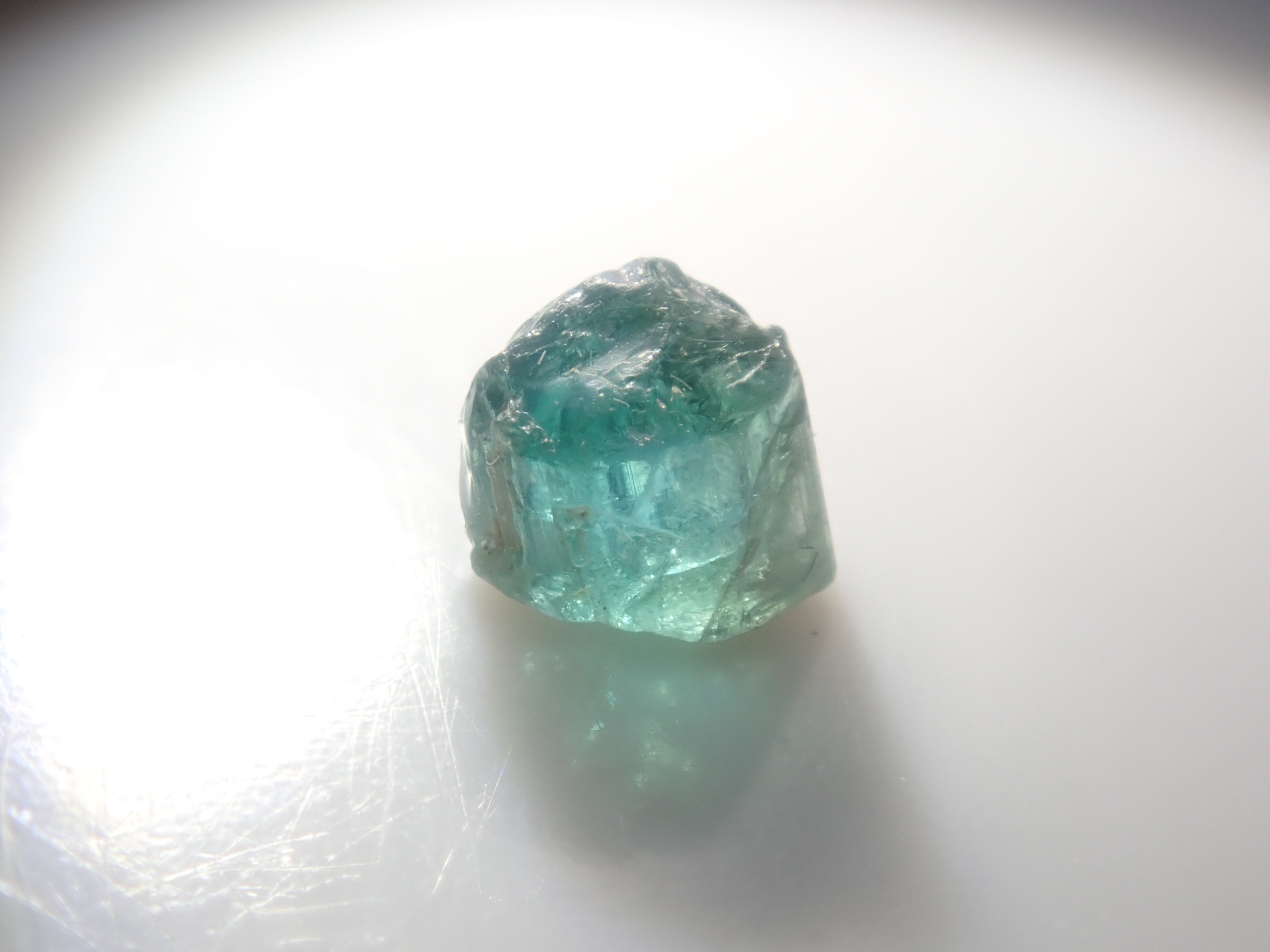 【2月2日晚間10點開始販售】【限量10顆】帕拉伊巴碧璽和角晶石原石扭蛋【多買有優惠】