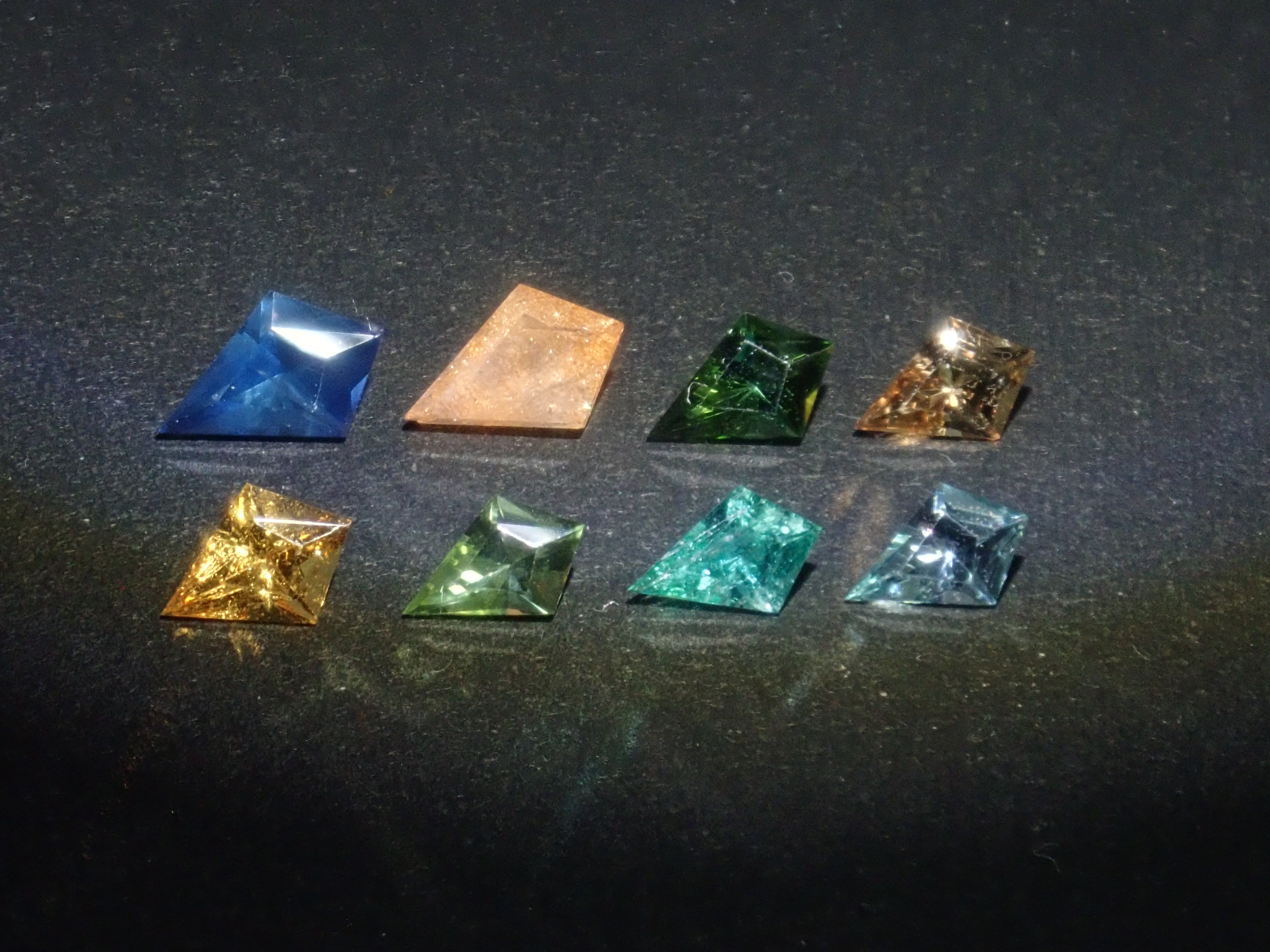 【9/6 22時販売】《限定8石》カイトカット1石ルース(イリュージョンサンストーン,サファイア,エメラルド,スペサルティンガーネットなど)《複数購入割引有》