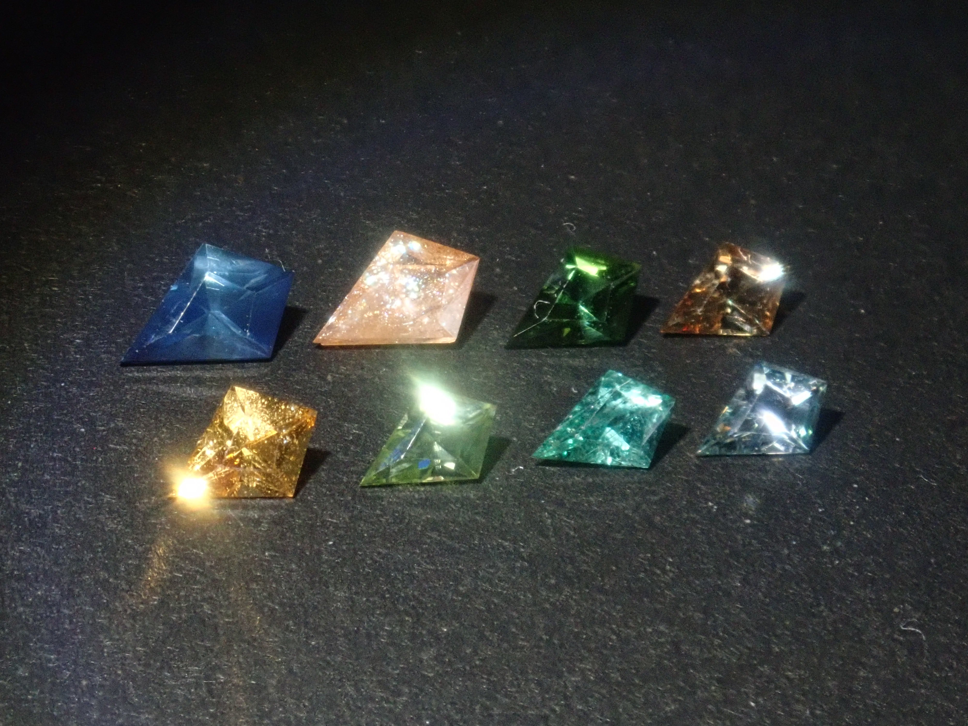 【9/6 22時販売】《限定8石》カイトカット1石ルース(イリュージョンサンストーン,サファイア,エメラルド,スペサルティンガーネットなど)《複数購入割引有》